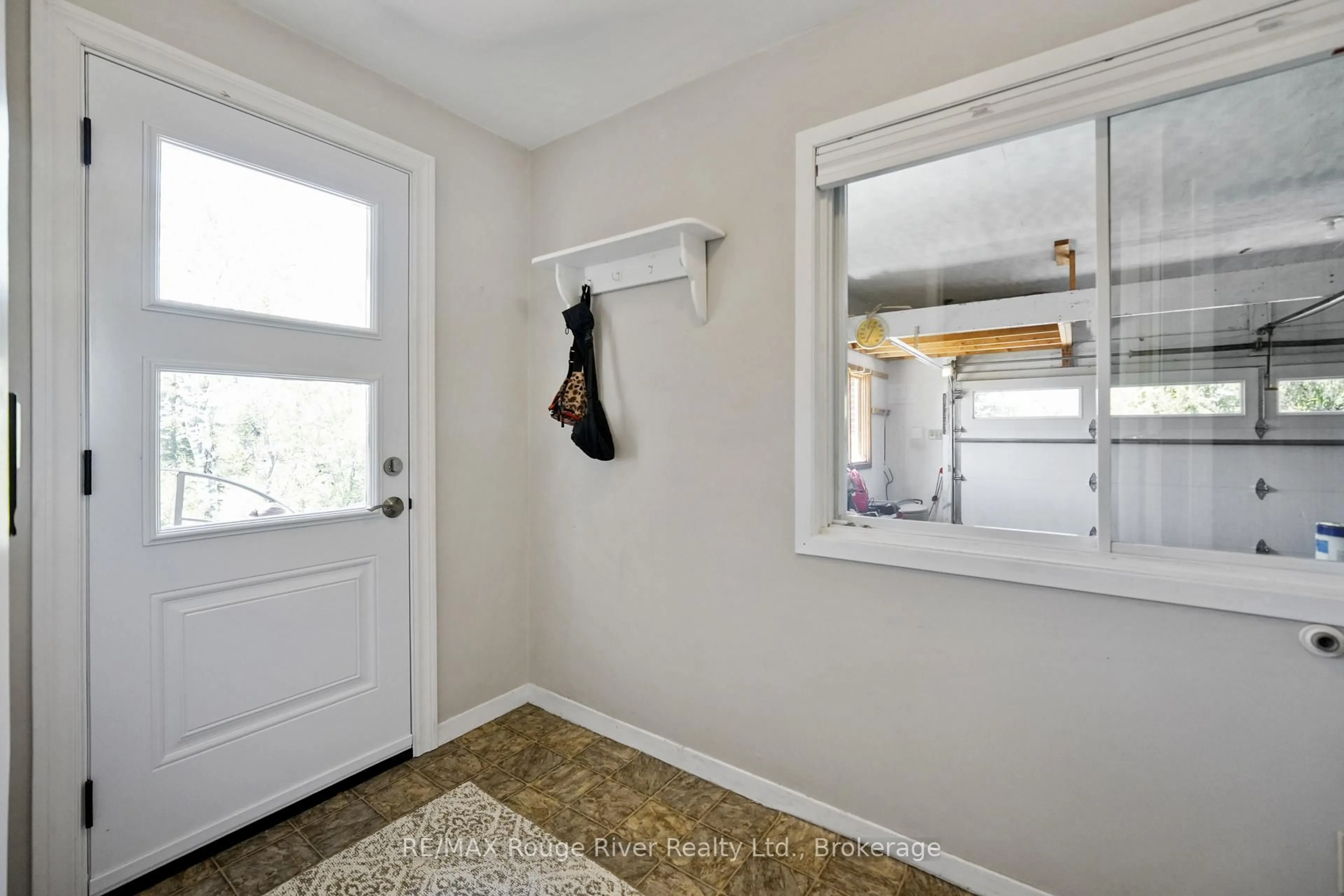 Indoor entryway for 3625 Alnwick Hill Rd, Hamilton Township Ontario K0K 1C0