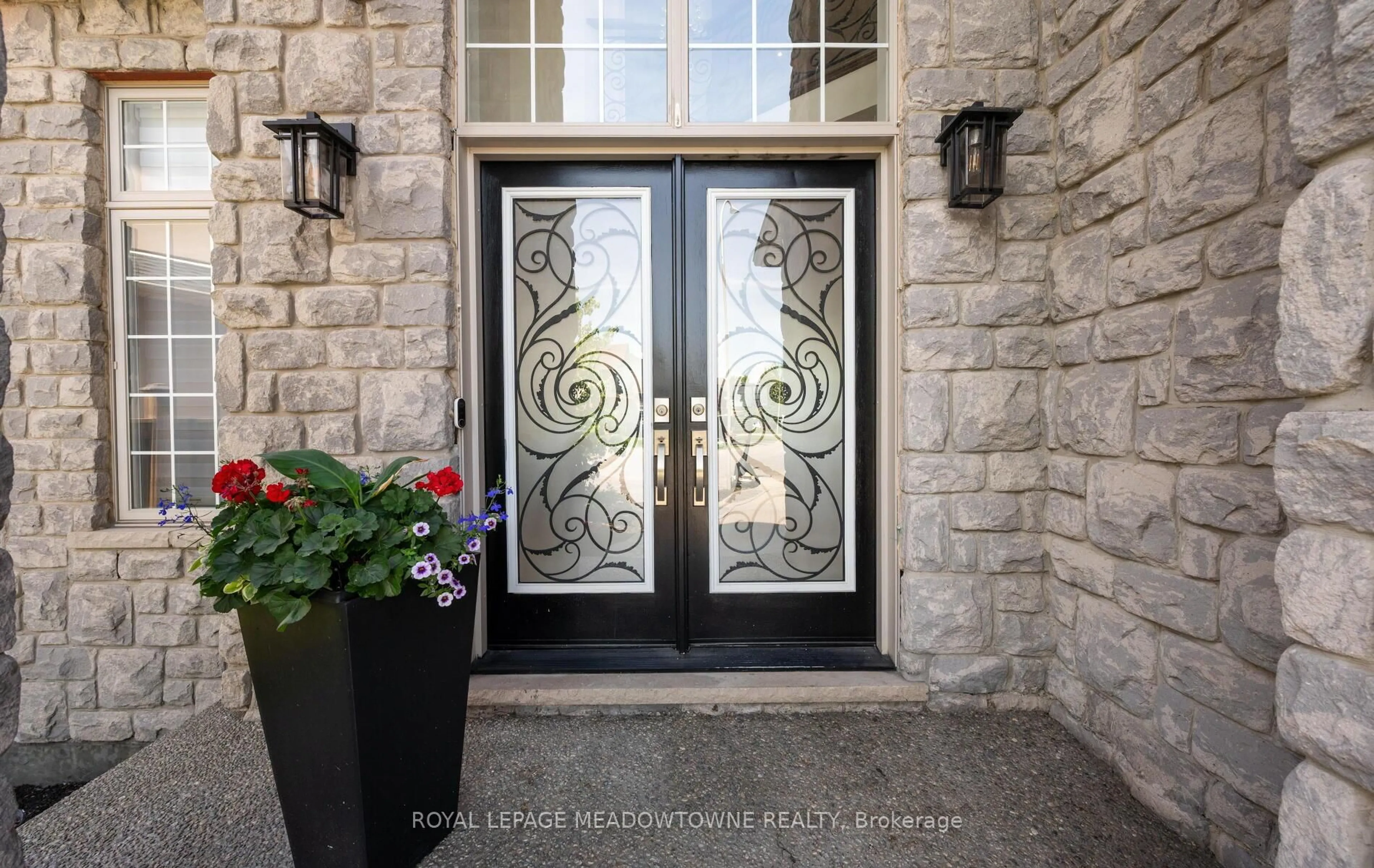 Indoor entryway for 4 Playfair Crt, Hamilton Ontario L9K 1R6
