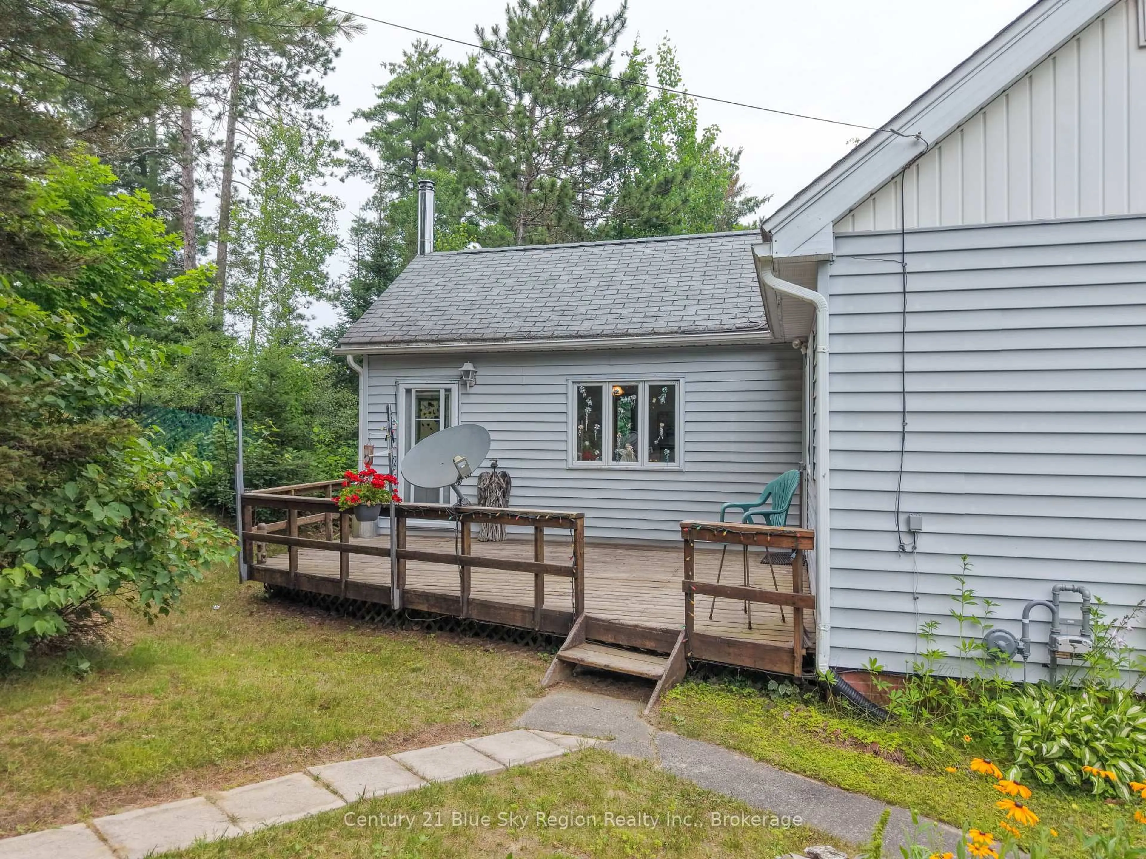 Patio, street for 73 O'Connor Dr, Temagami Ontario P0H 2H0