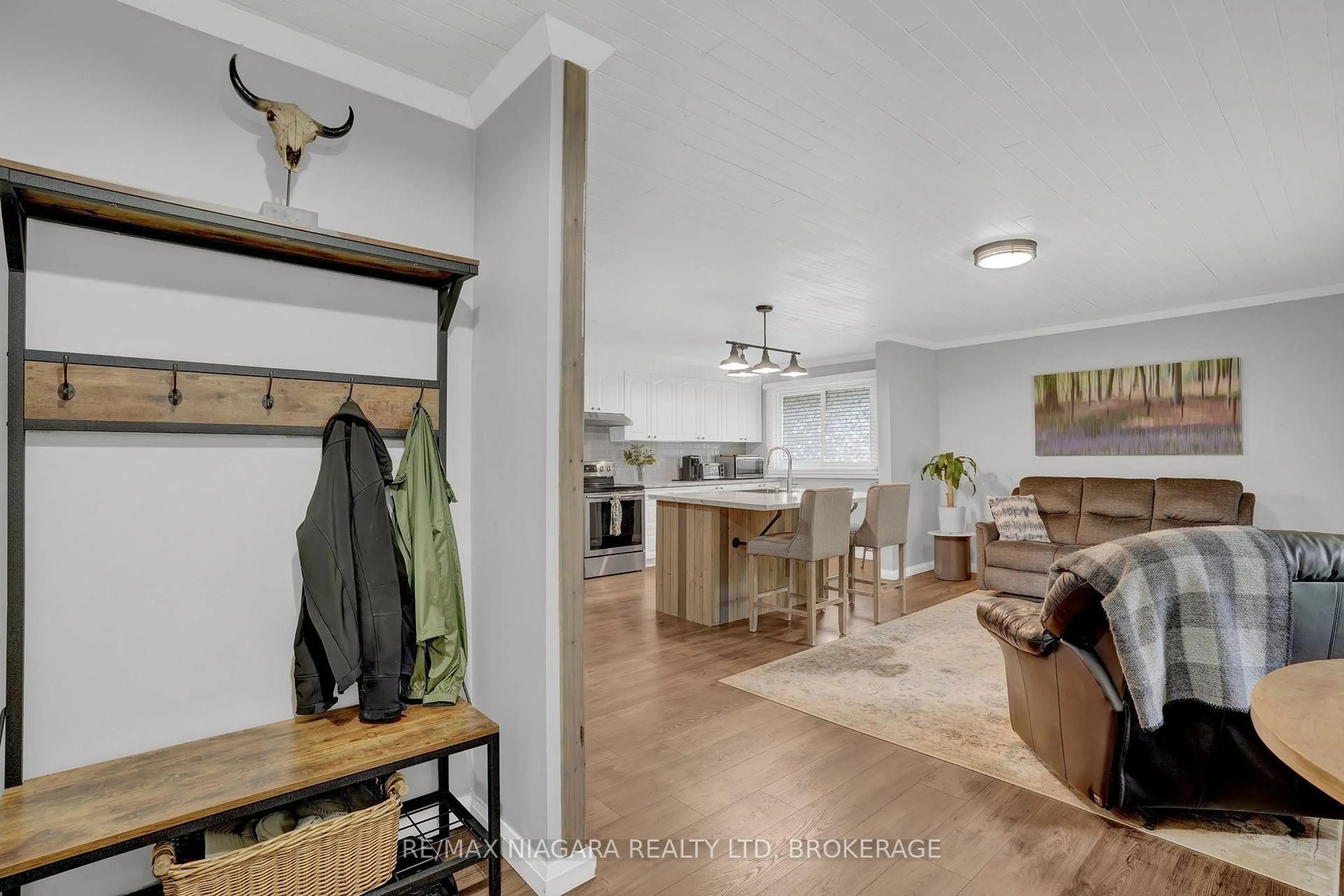 Open concept kitchen, unknown for 3528 Harvard Ave, Niagara Falls Ontario L2J 3C8