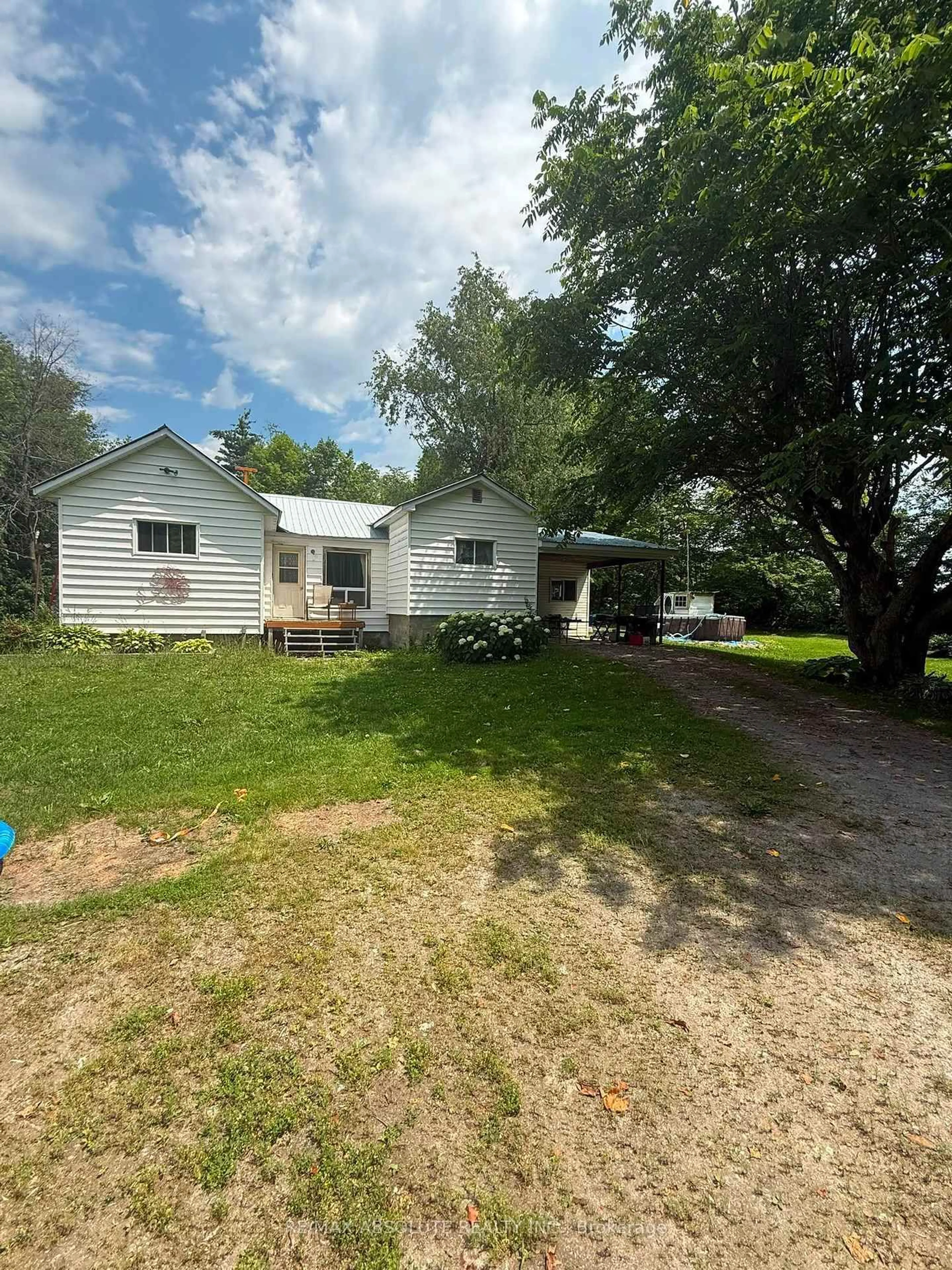 A pic from outside/outdoor area/front of a property/back of a property/a pic from drone, unknown for 1212 Foy Rd, Renfrew Ontario K7V 3Z5