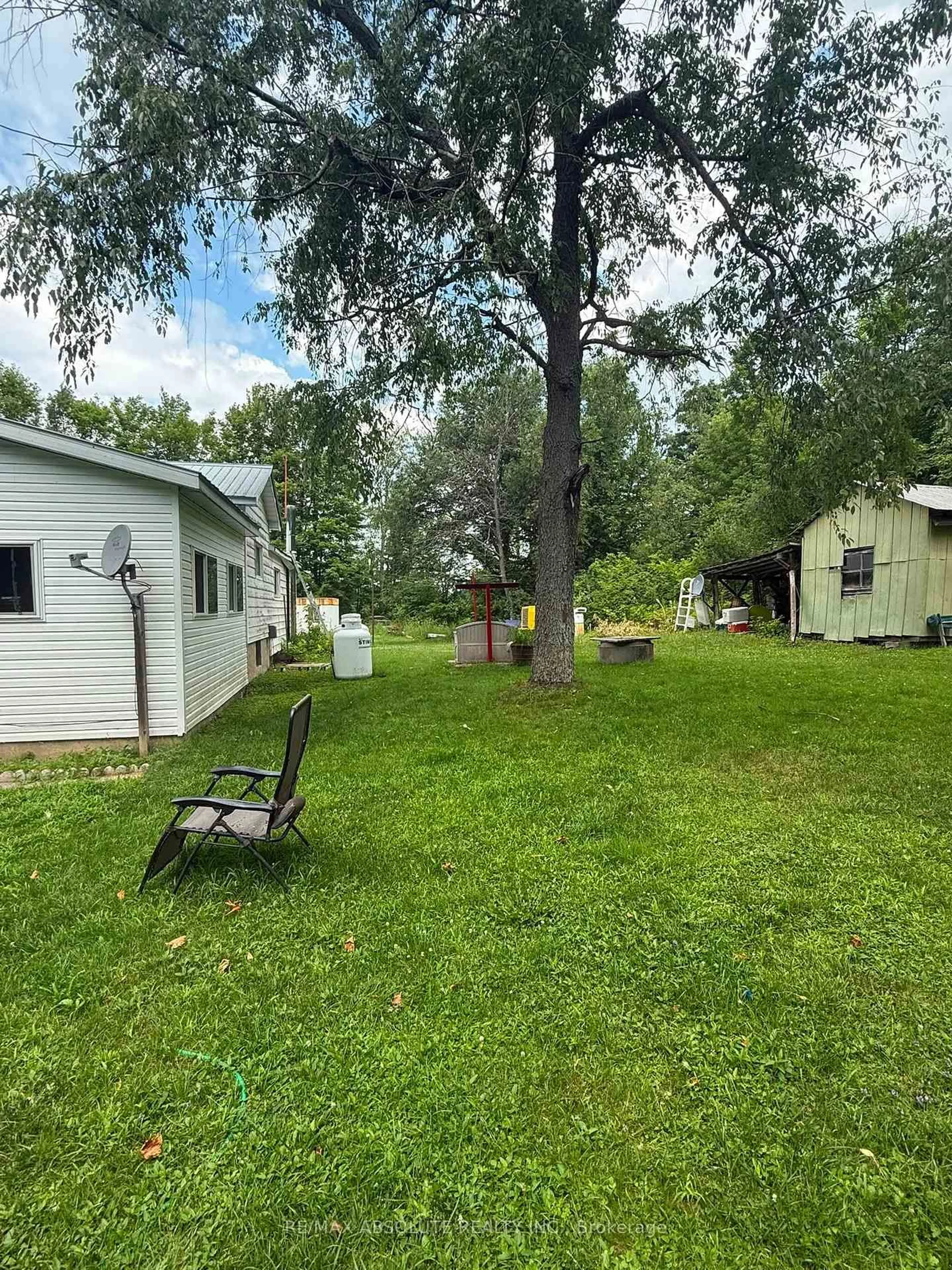 A pic from outside/outdoor area/front of a property/back of a property/a pic from drone, unknown for 1212 Foy Rd, Renfrew Ontario K7V 3Z5