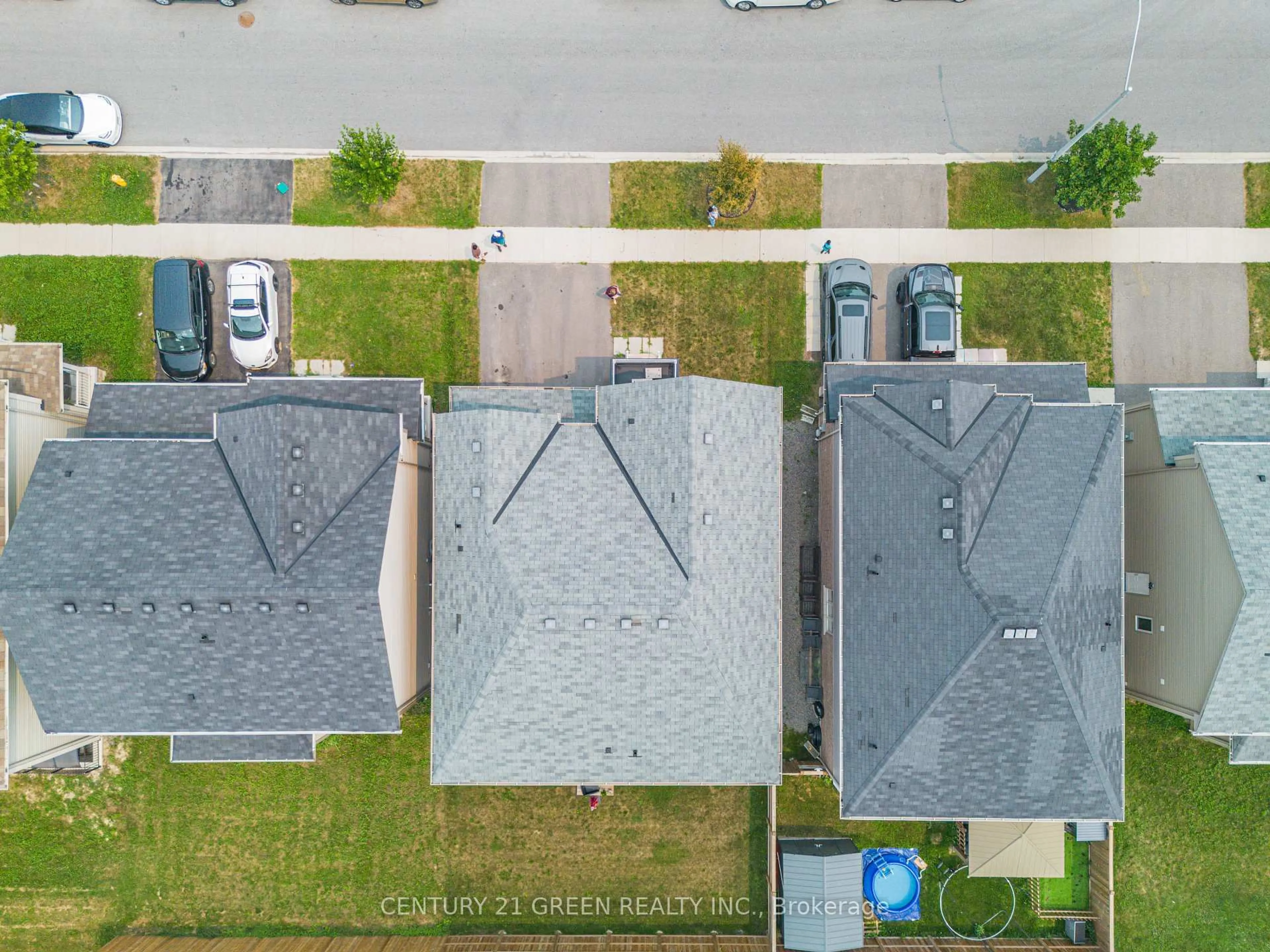 A pic from outside/outdoor area/front of a property/back of a property/a pic from drone, street for 15 Seanesy Dr, Thorold Ontario L3B 0G5