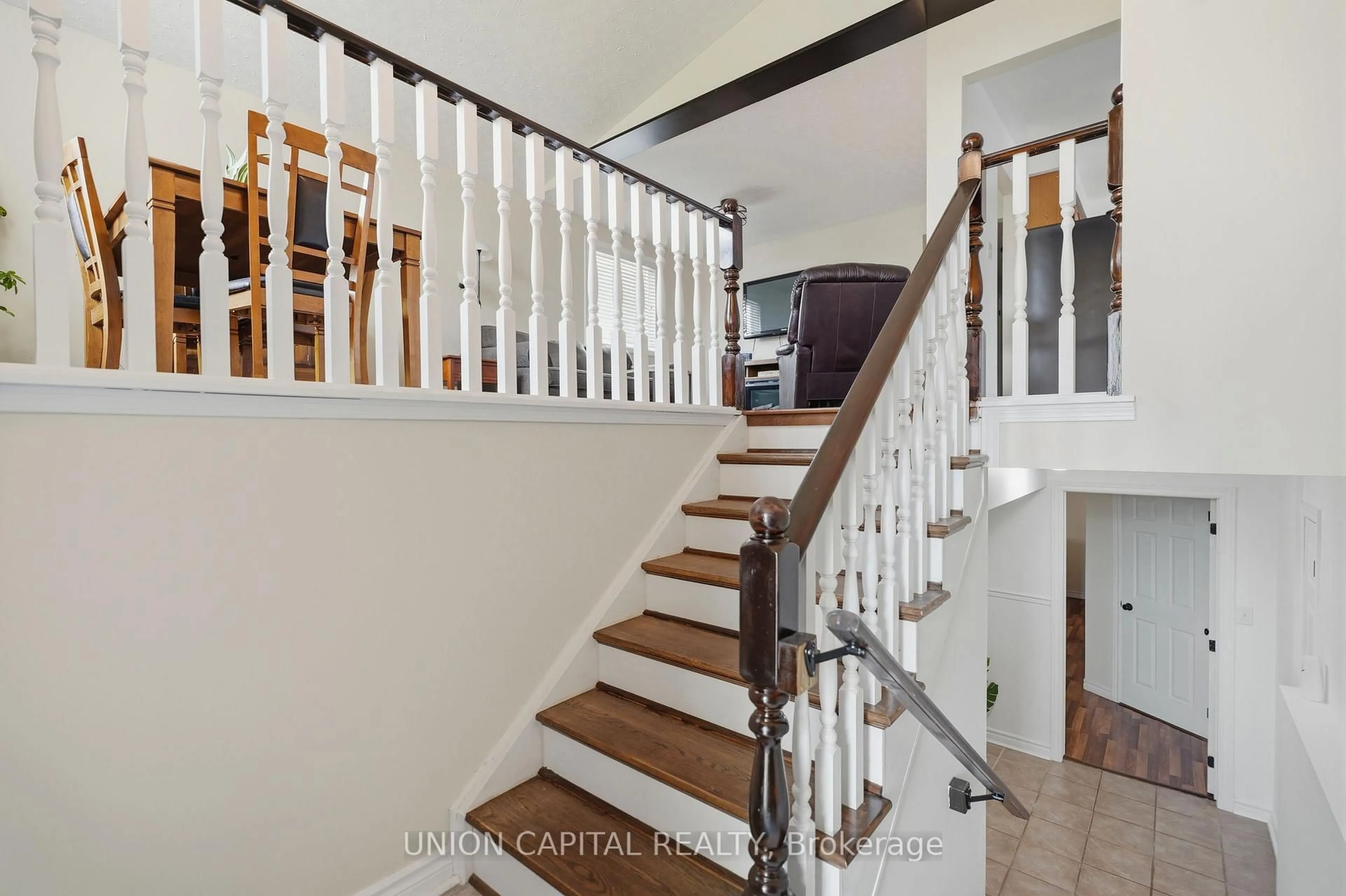 Stairs for 6699 Montrose Rd, Niagara Falls Ontario L2H 3E3