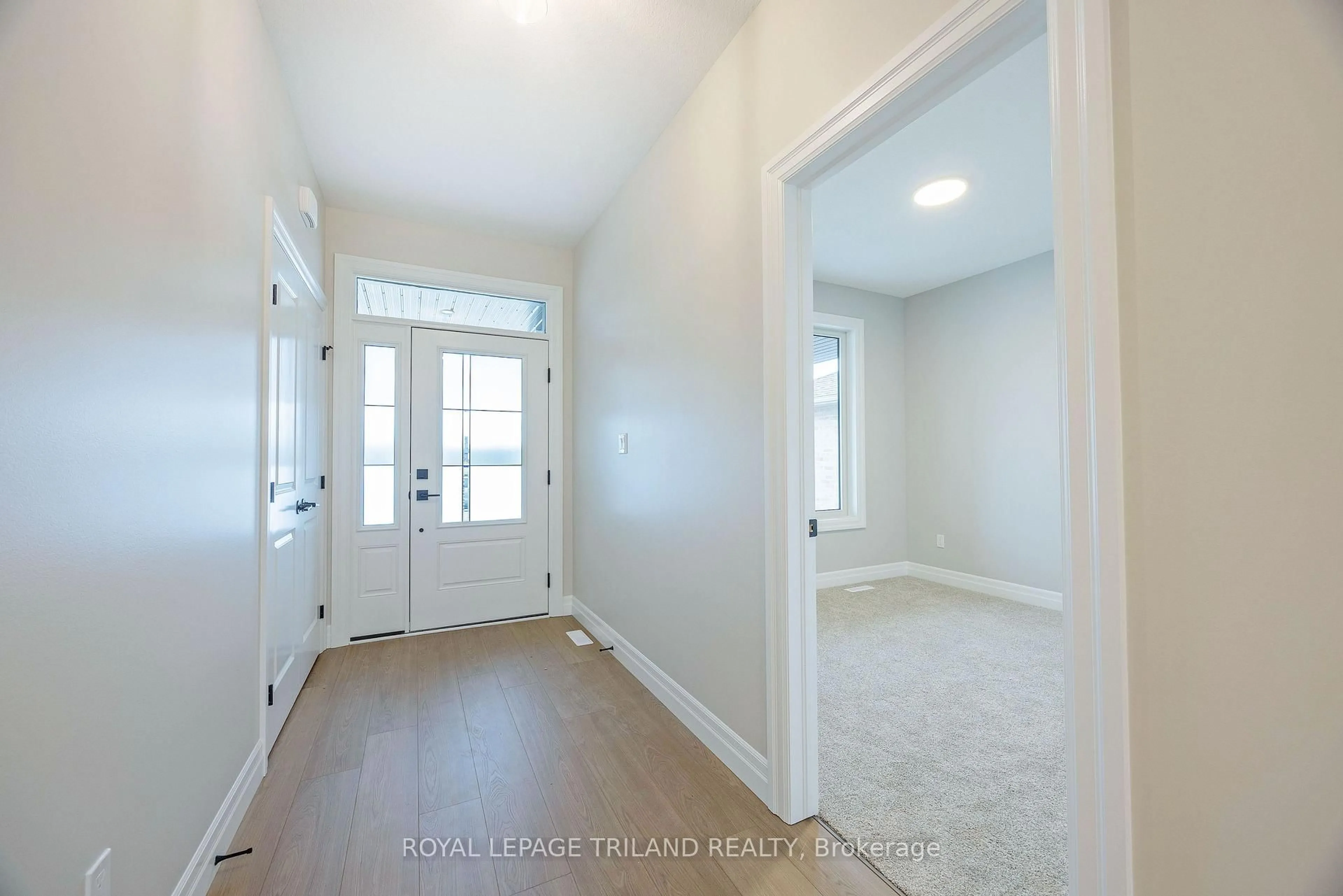 Indoor entryway for 155 Shaw Valley Dr, St. Thomas Ontario N5R 0C8