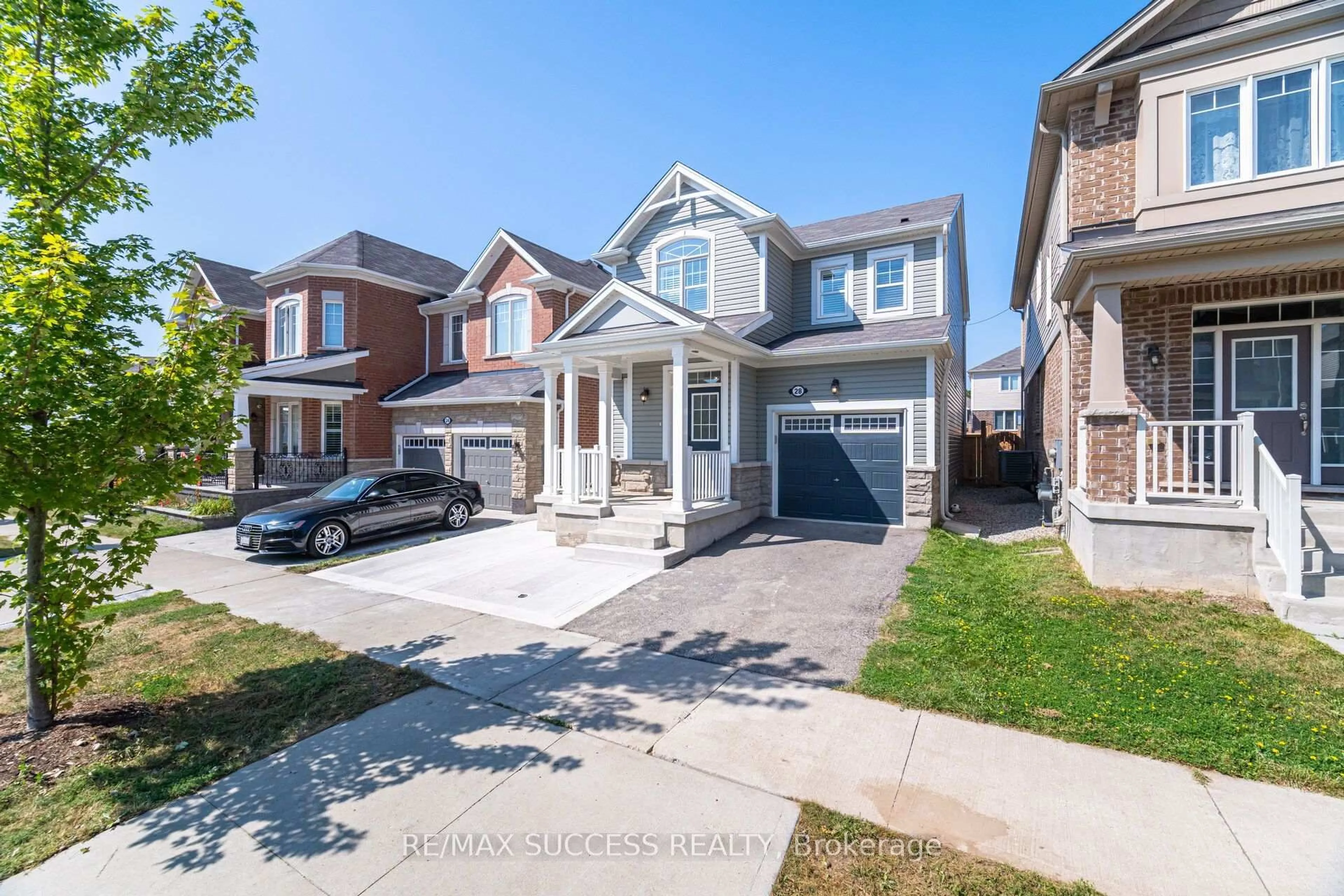 Home with brick exterior material, street for 28 Pickett Pl, Cambridge Ontario N3E 0B4