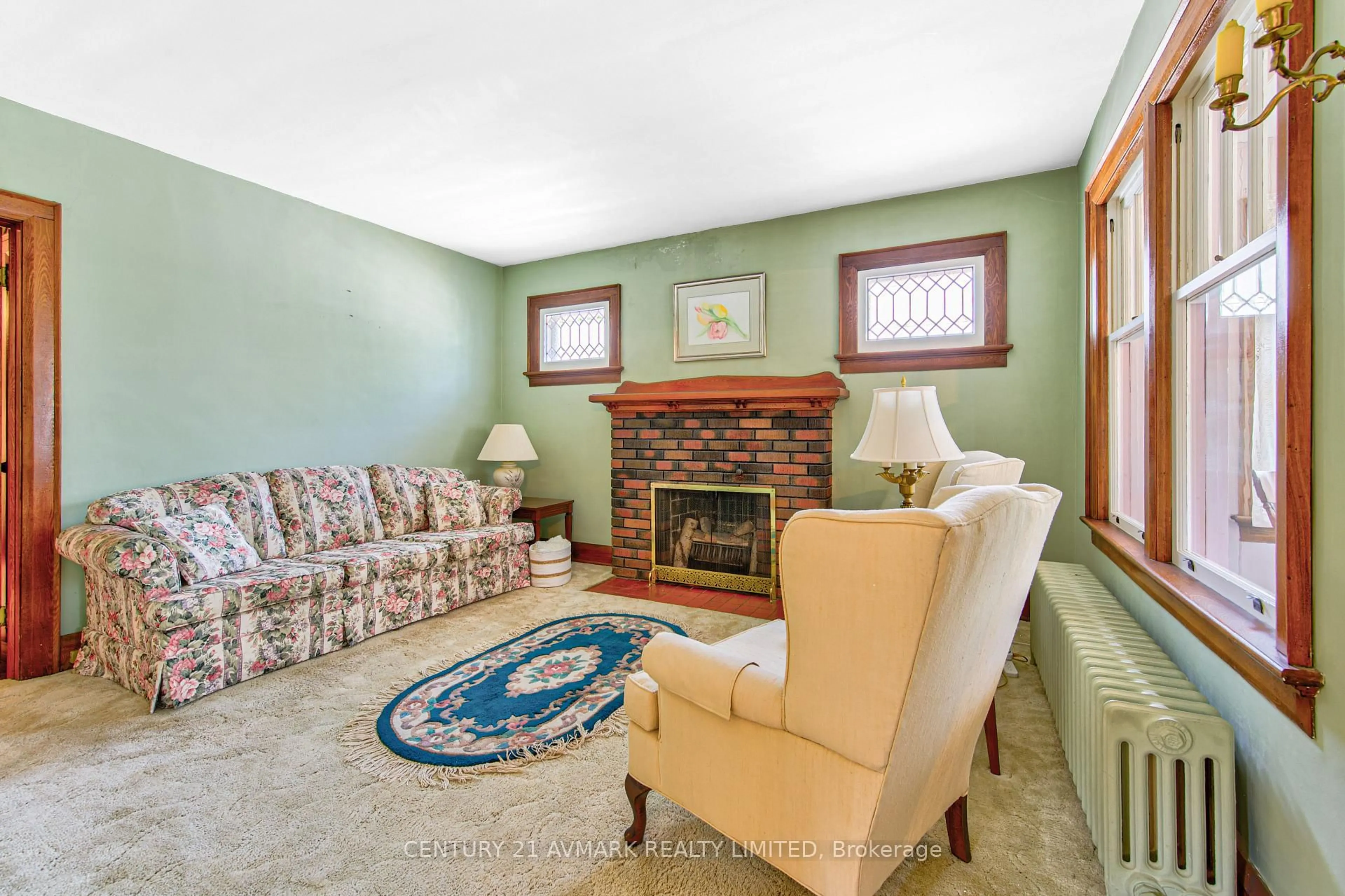 Living room with furniture, unknown for 104 Highland Ave, St. Catharines Ontario L2R 4J2