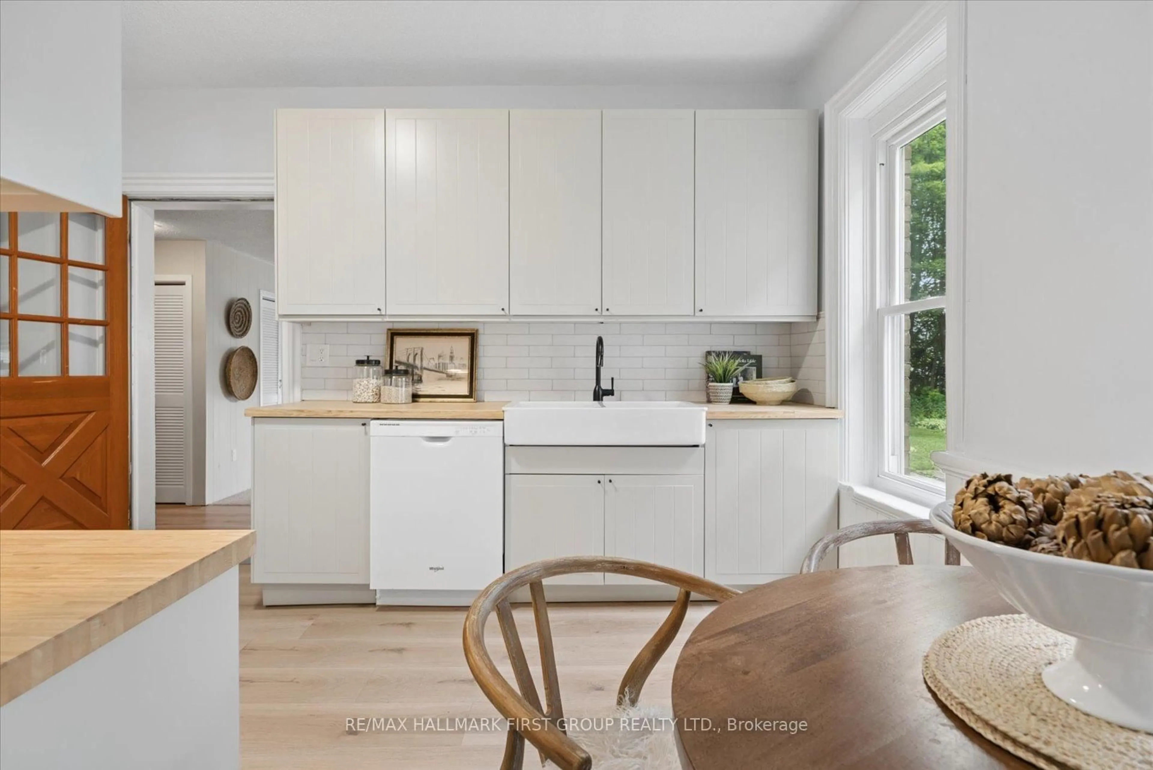 Open concept kitchen, unknown for 33 Adelaide St, Kawartha Lakes Ontario K9V 4K8