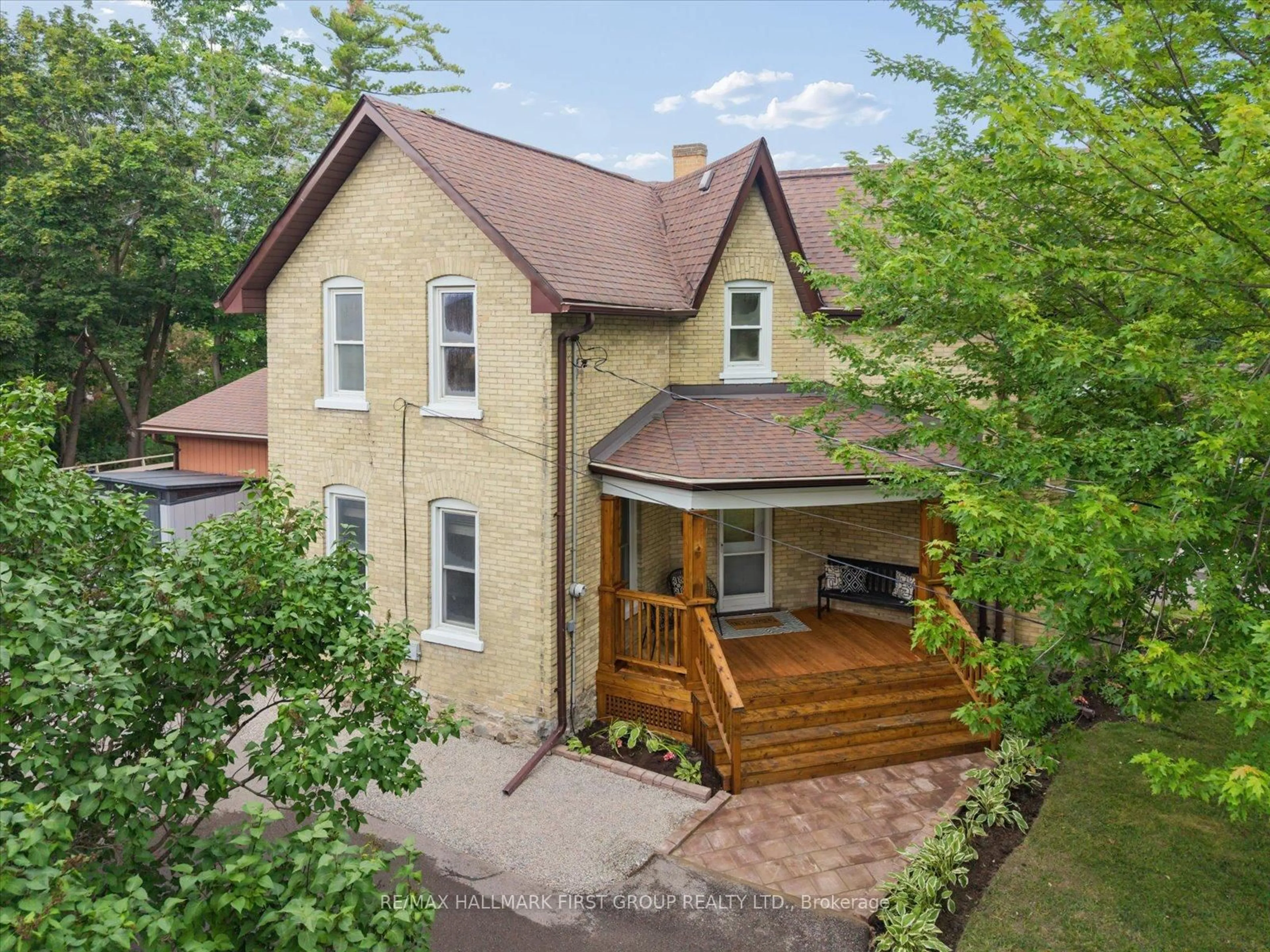 A pic from outside/outdoor area/front of a property/back of a property/a pic from drone, street for 33 Adelaide St, Kawartha Lakes Ontario K9V 4K8