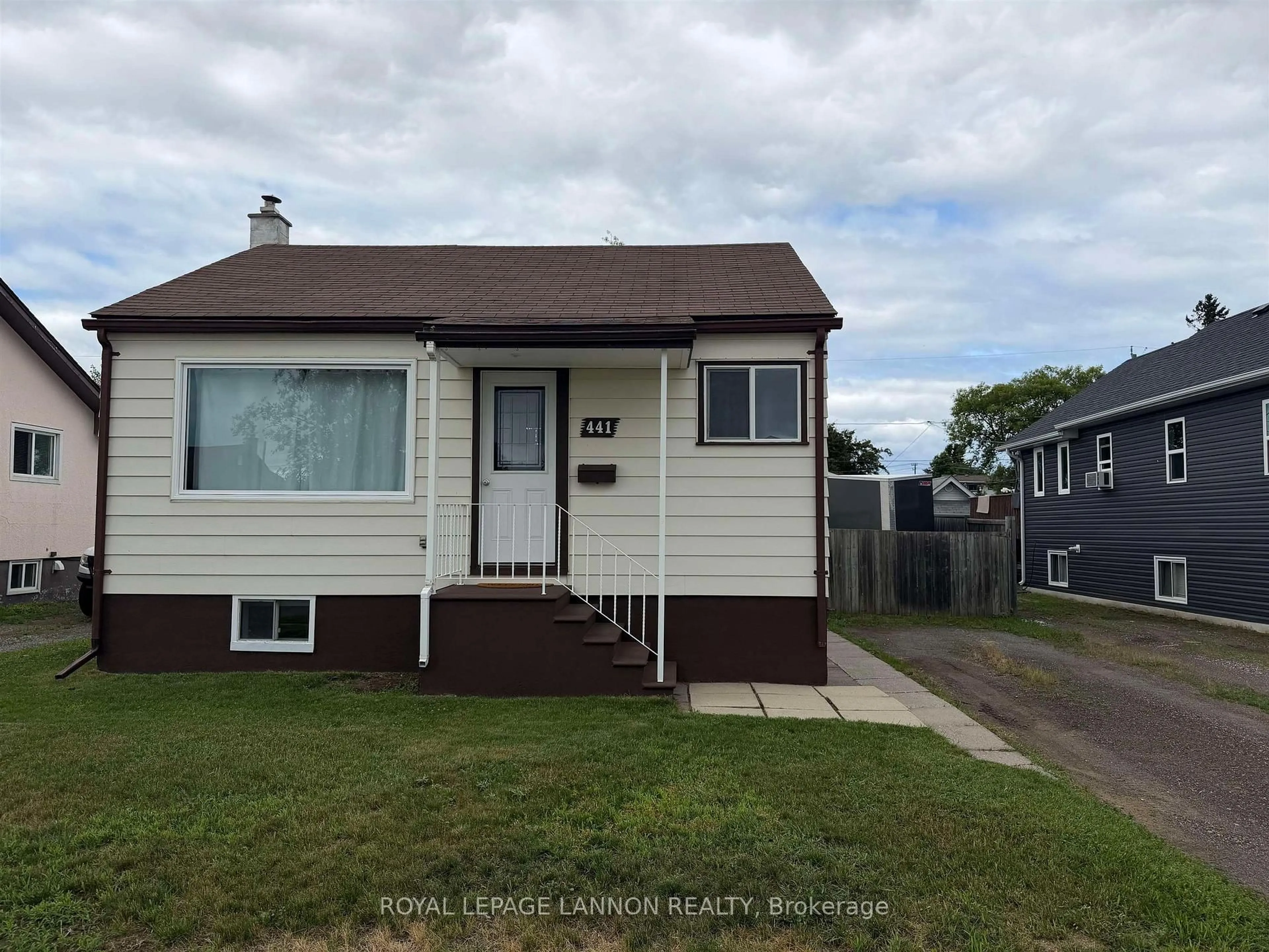 Home with vinyl exterior material, street for 441 Christina St, Thunder Bay Ontario P7E 4P3