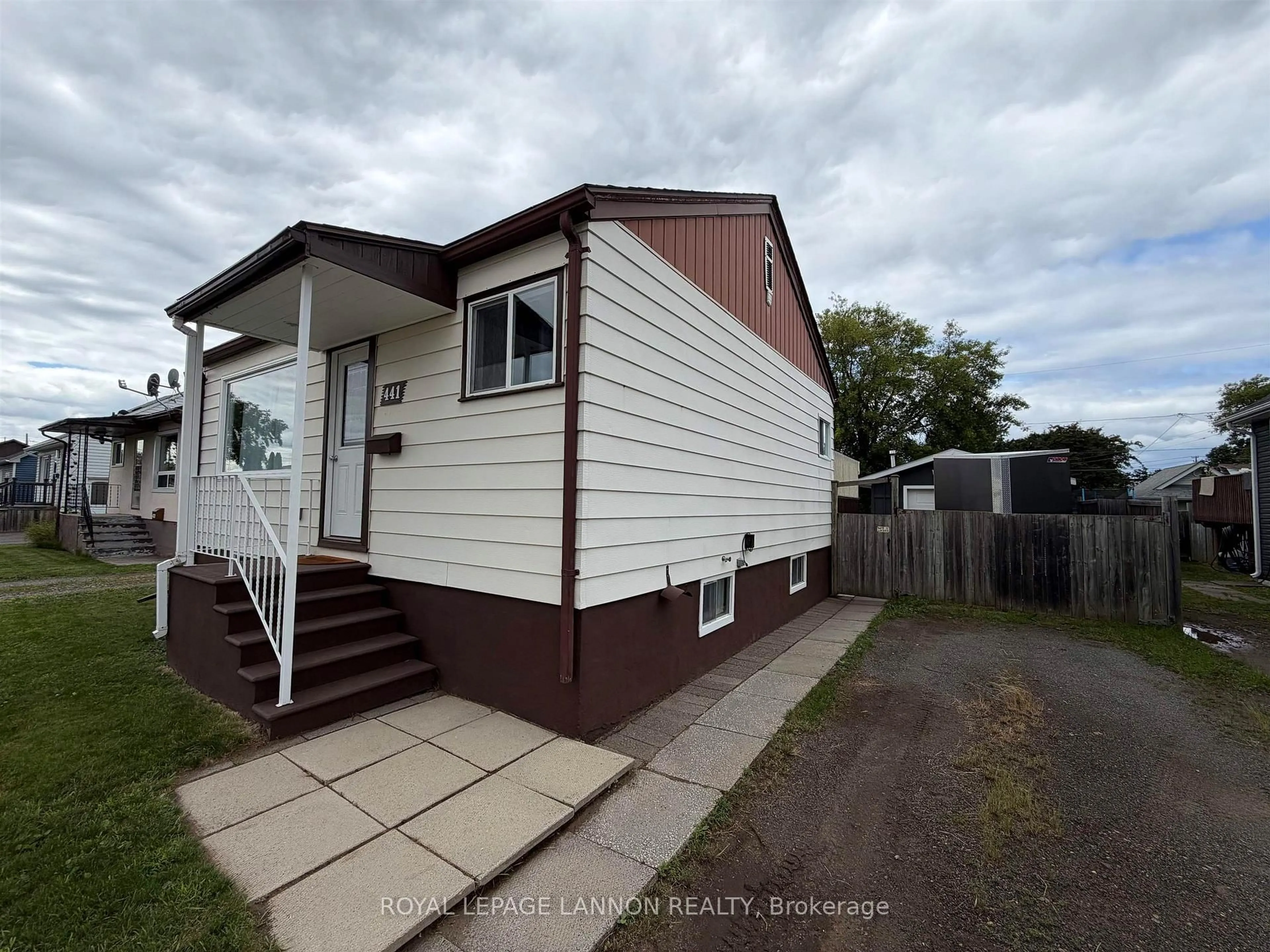 Home with vinyl exterior material, street for 441 Christina St, Thunder Bay Ontario P7E 4P3
