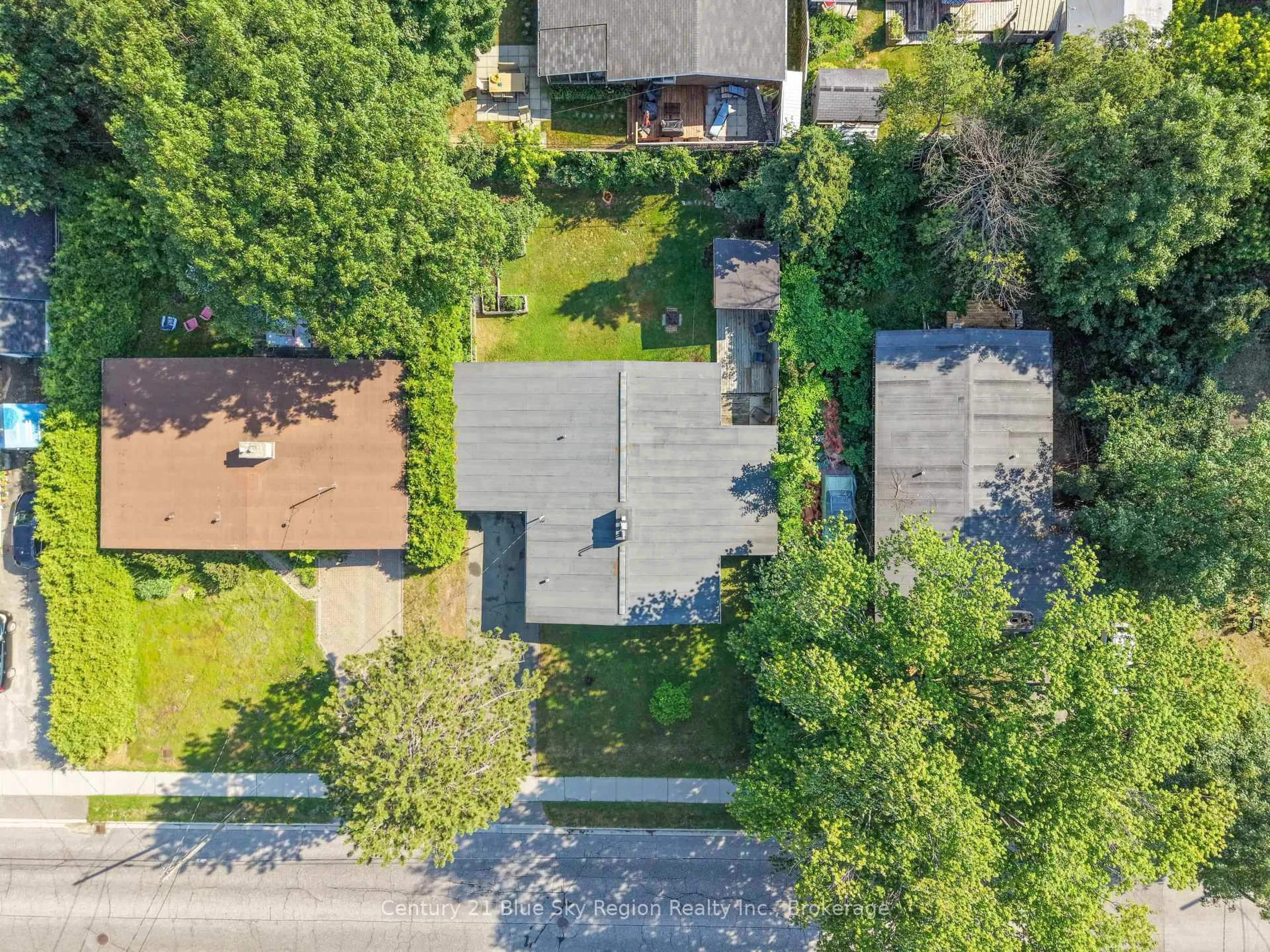 A pic from outside/outdoor area/front of a property/back of a property/a pic from drone, street for 1440 Jane St, North Bay Ontario P1B 3J6