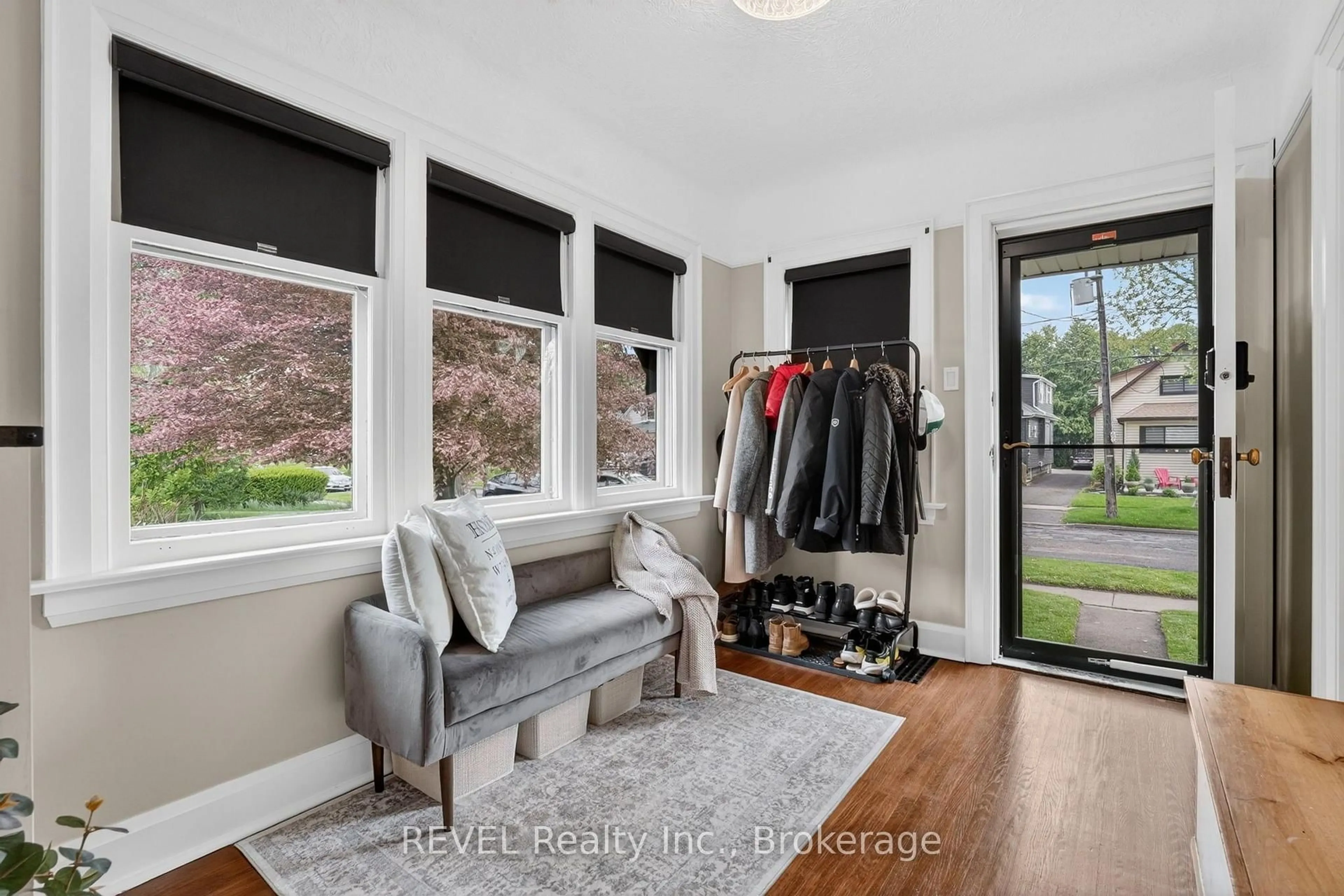 Indoor entryway for 74 St. Patrick St, St. Catharines Ontario L2R 1K3
