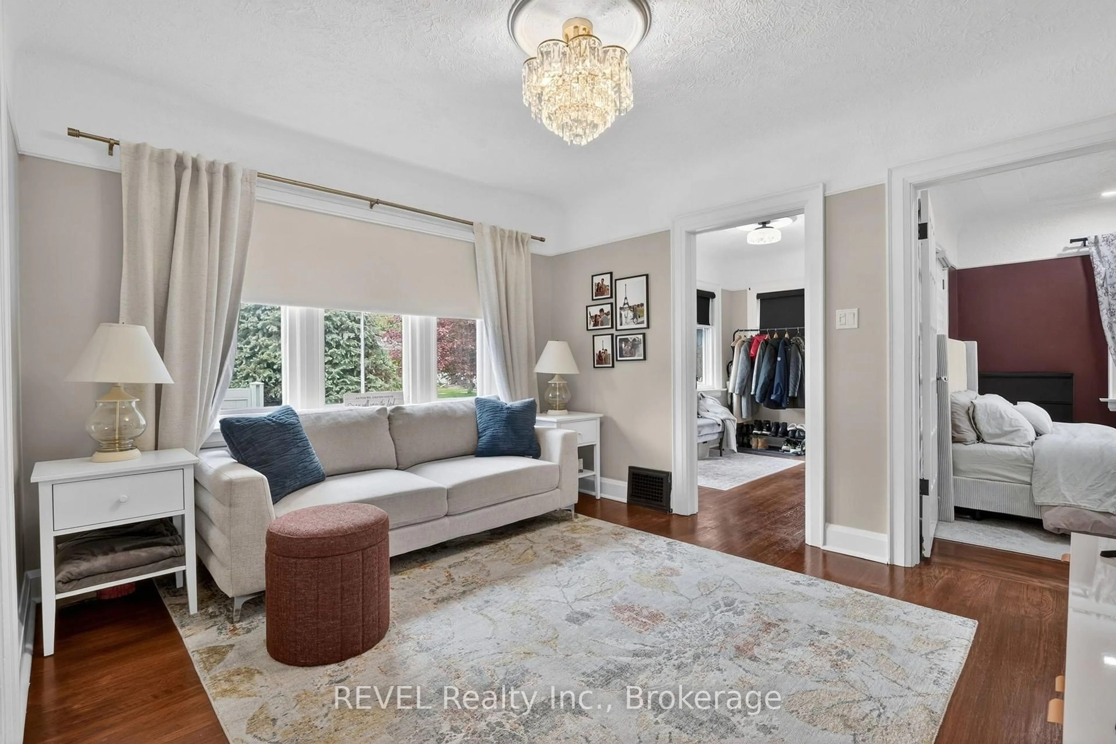 Living room with furniture, unknown for 74 St. Patrick St, St. Catharines Ontario L2R 1K3