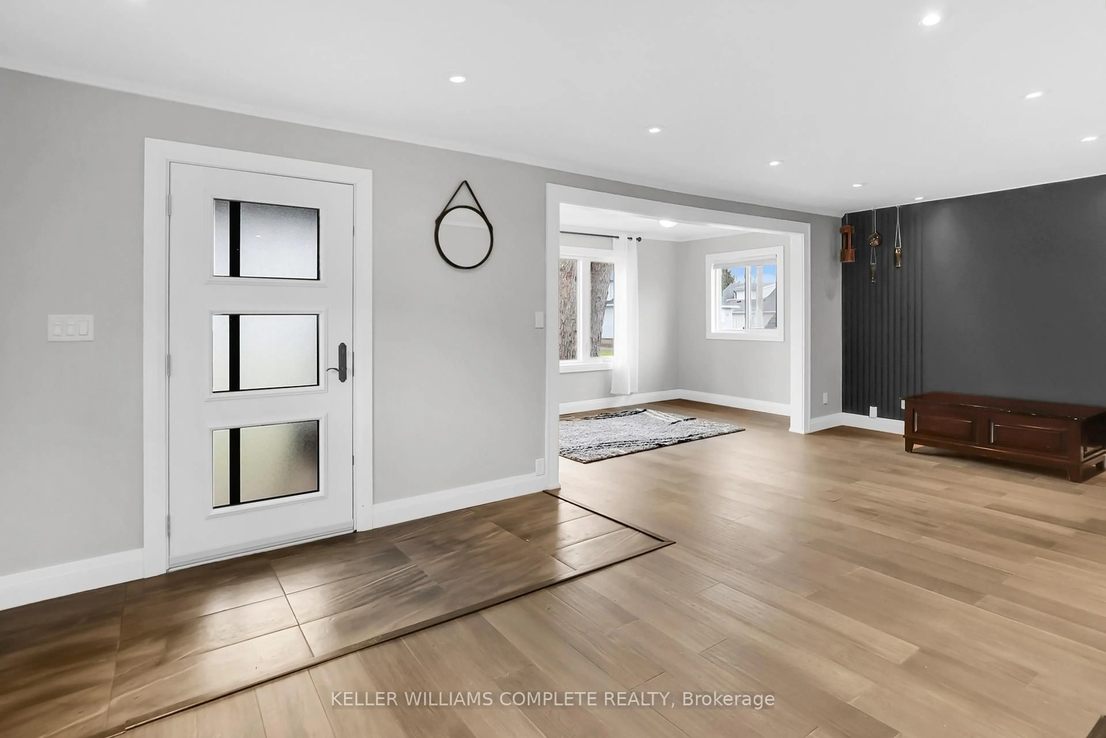 Indoor entryway for 81 Edward Ave, Fort Erie Ontario L2A 5K4