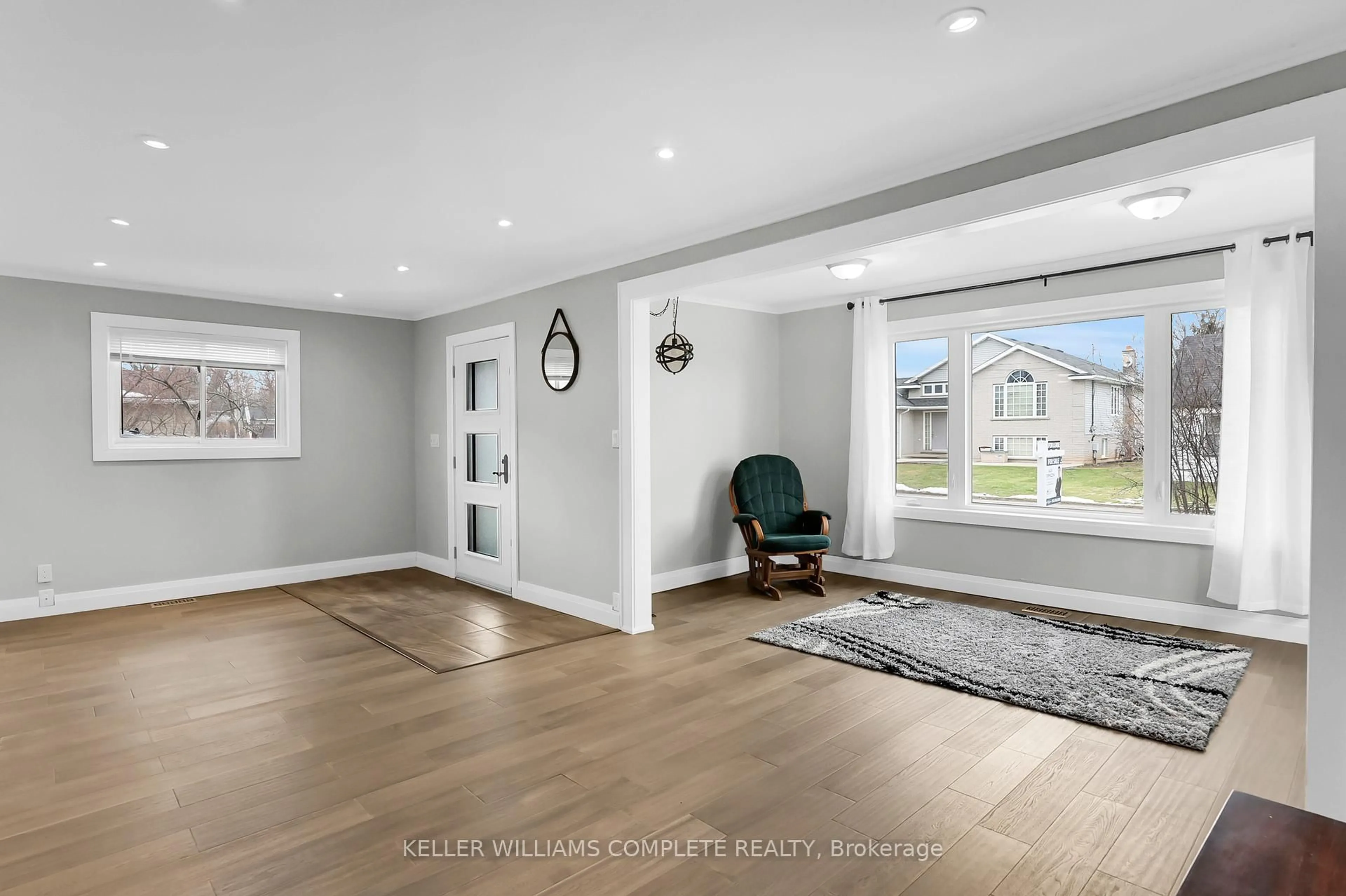 Indoor entryway for 81 Edward Ave, Fort Erie Ontario L2A 5K4