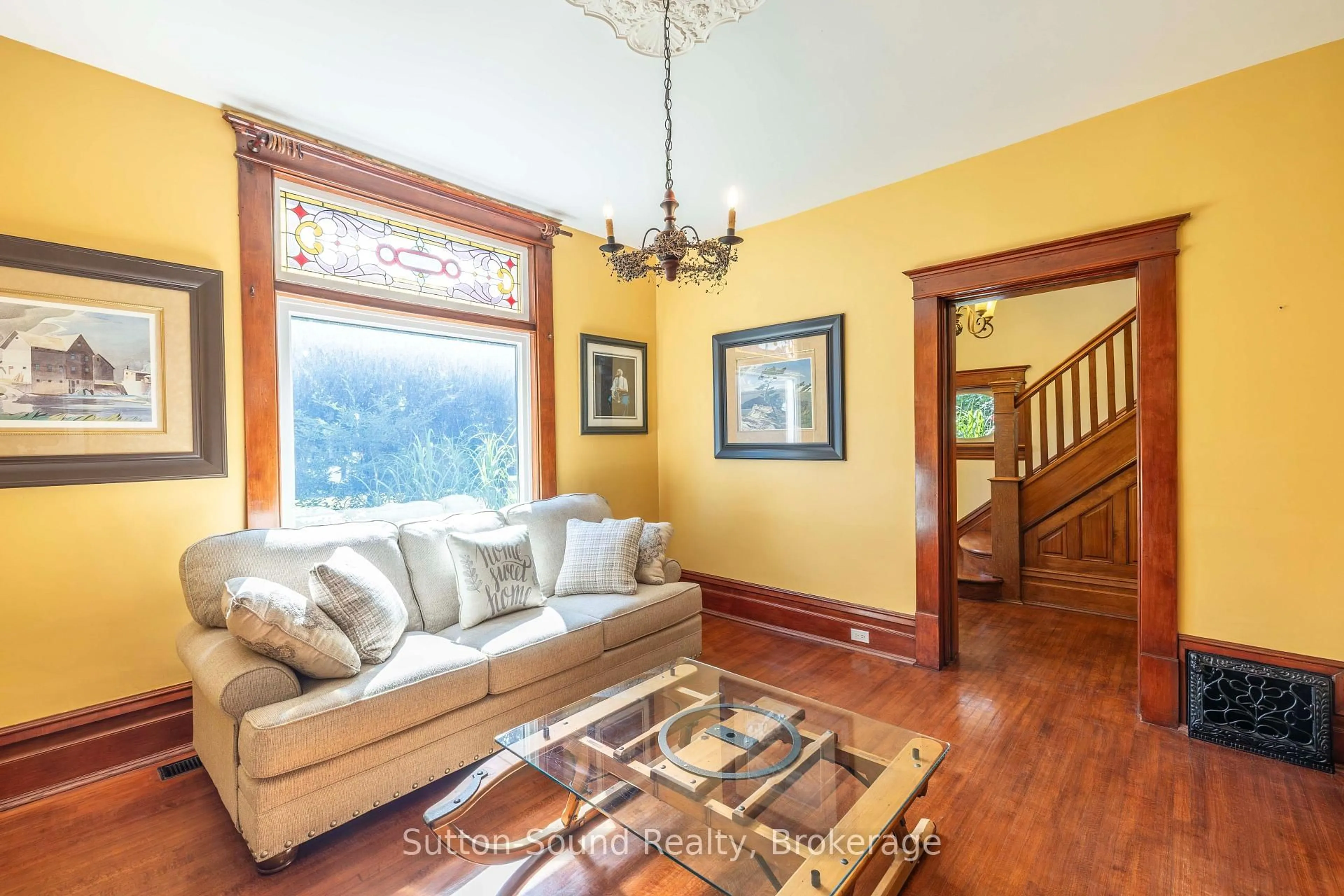 Living room with furniture, unknown for 296 Garafraxa St, Chatsworth Ontario N0H 1G0