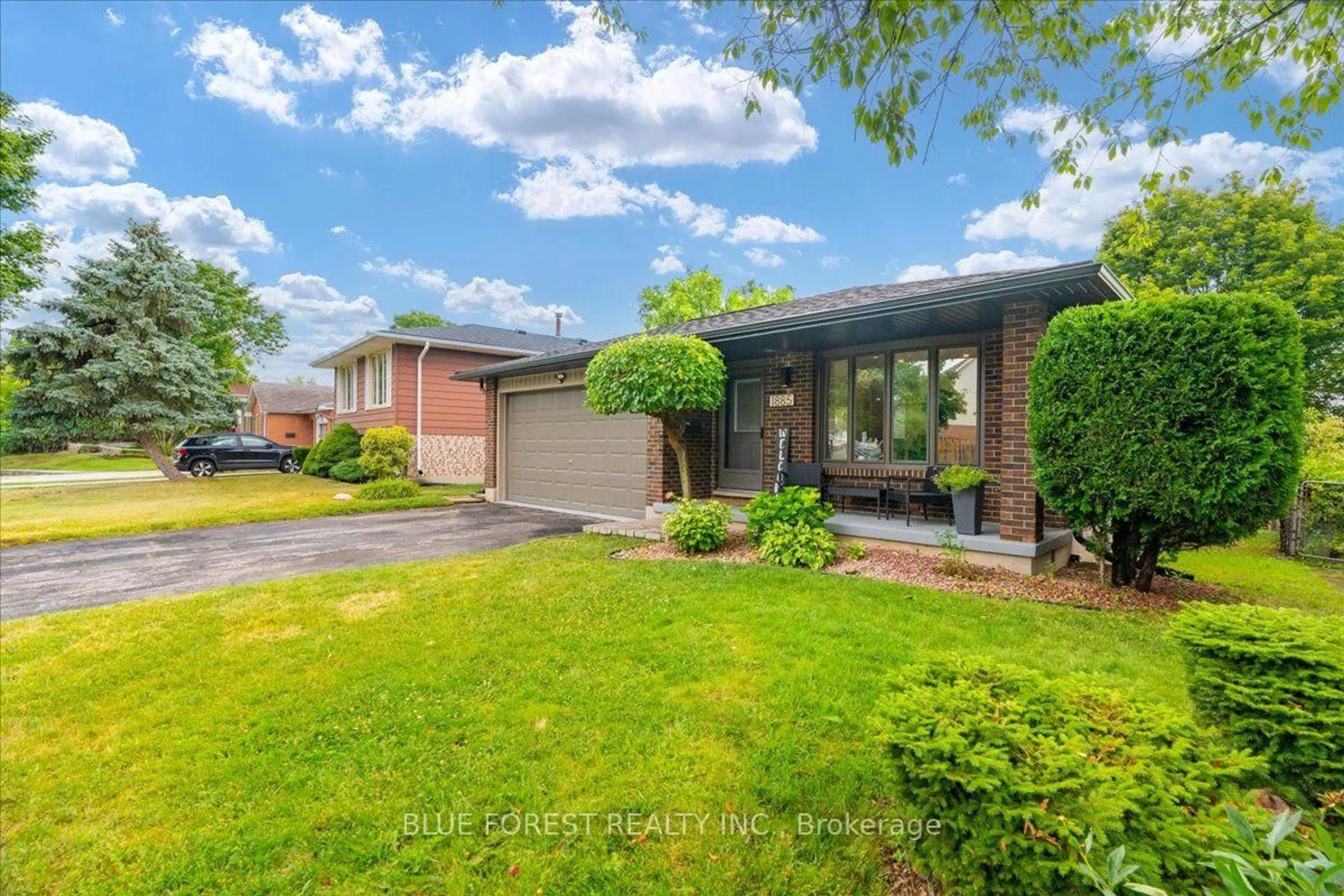 A pic from outside/outdoor area/front of a property/back of a property/a pic from drone, street for 1885 Aldersbrook Rd, London North Ontario N6G 3R4