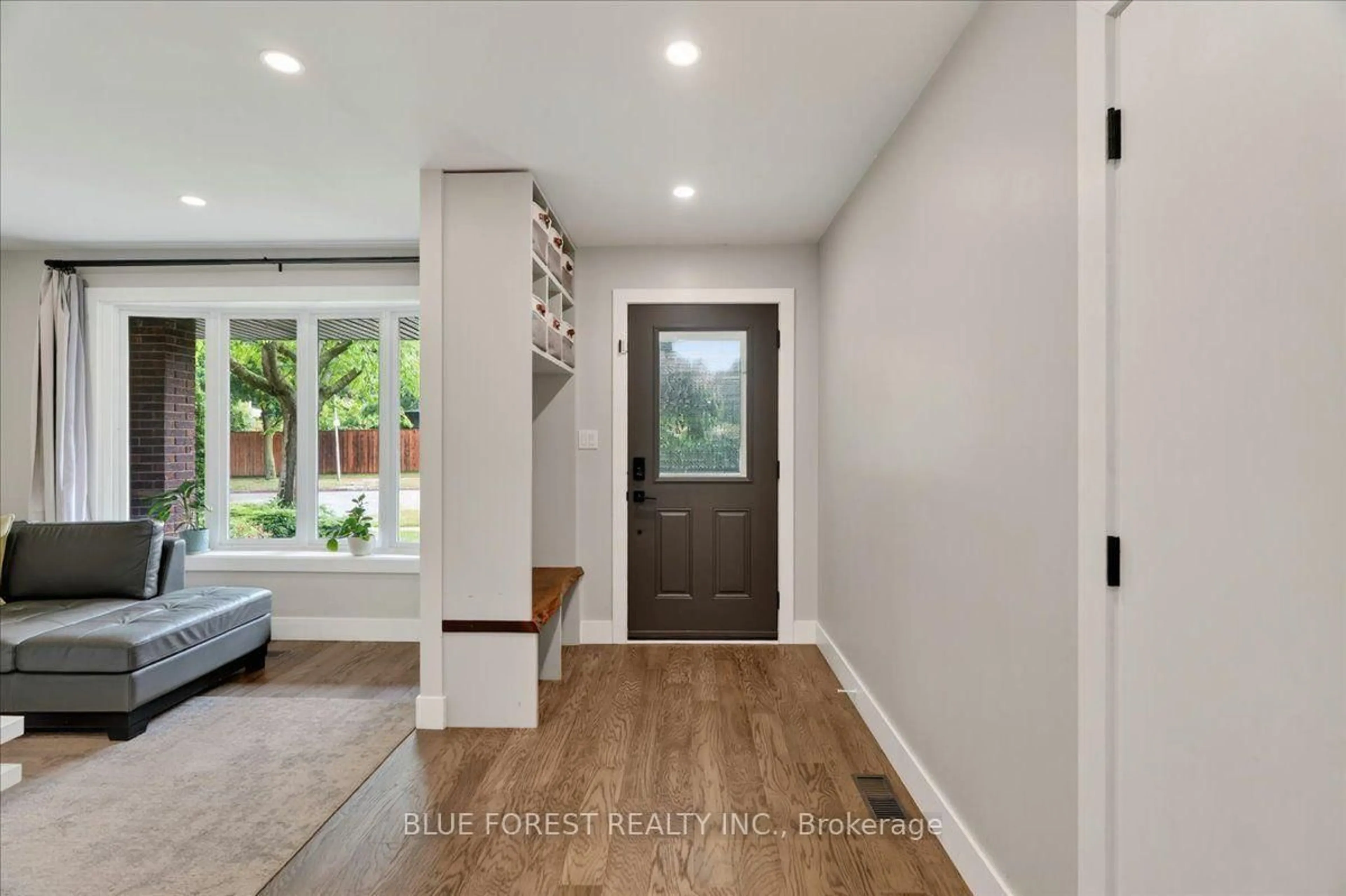 Indoor entryway for 1885 Aldersbrook Rd, London North Ontario N6G 3R4