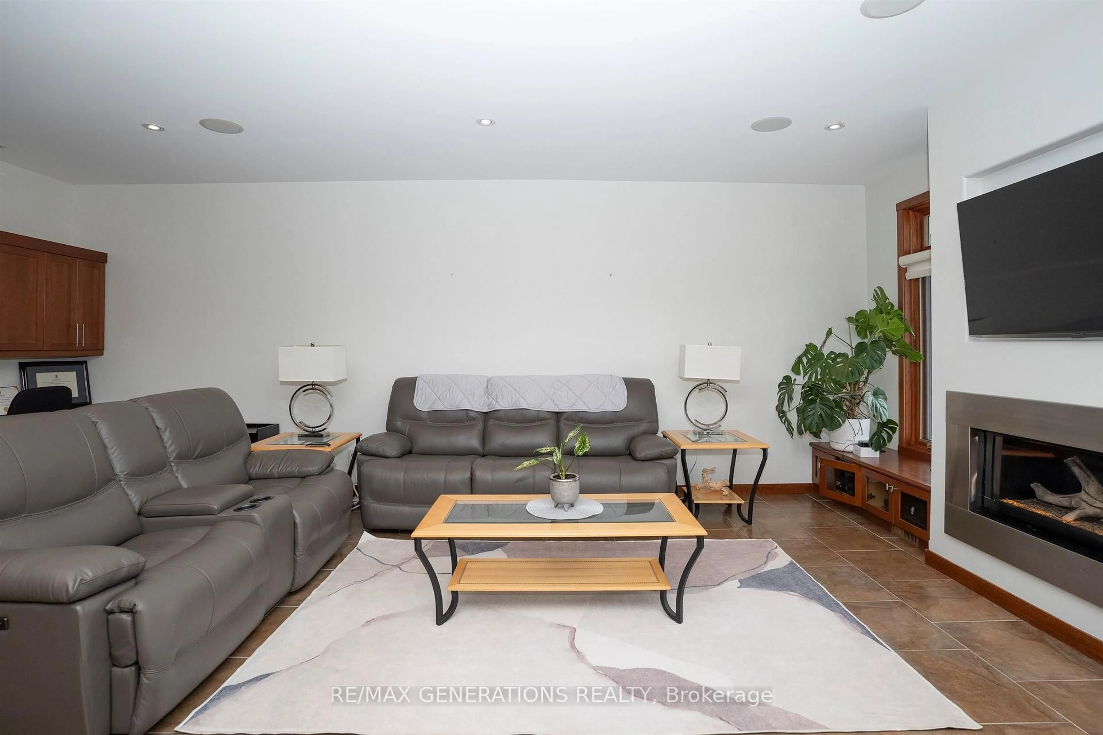 Living room with furniture, unknown for 1106 MAHOGANY Pl, Thunder Bay Ontario P7K 0A3