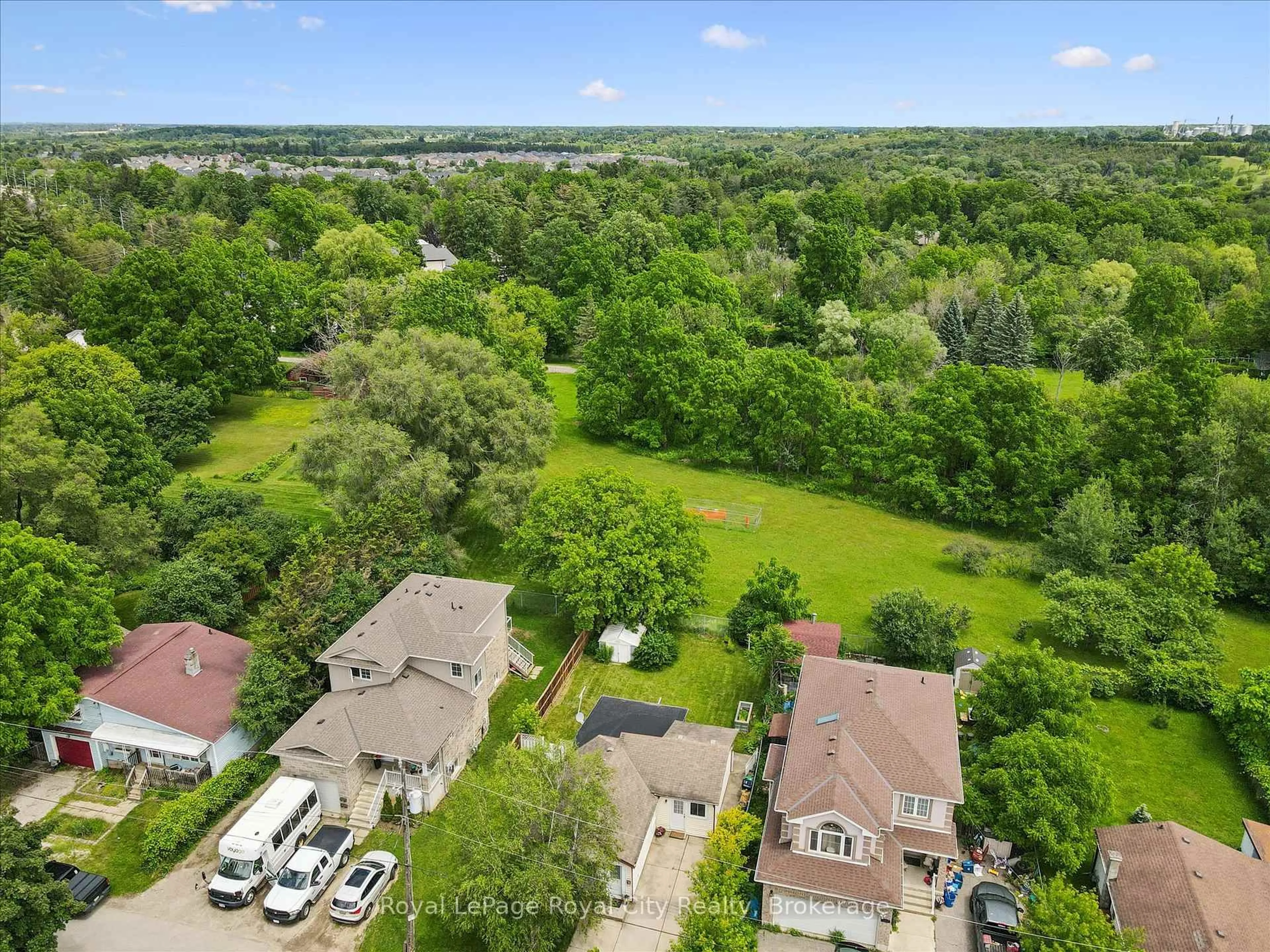 A pic from outside/outdoor area/front of a property/back of a property/a pic from drone, unknown for 10 Macville Ave, Kitchener Ontario N2K 1T1