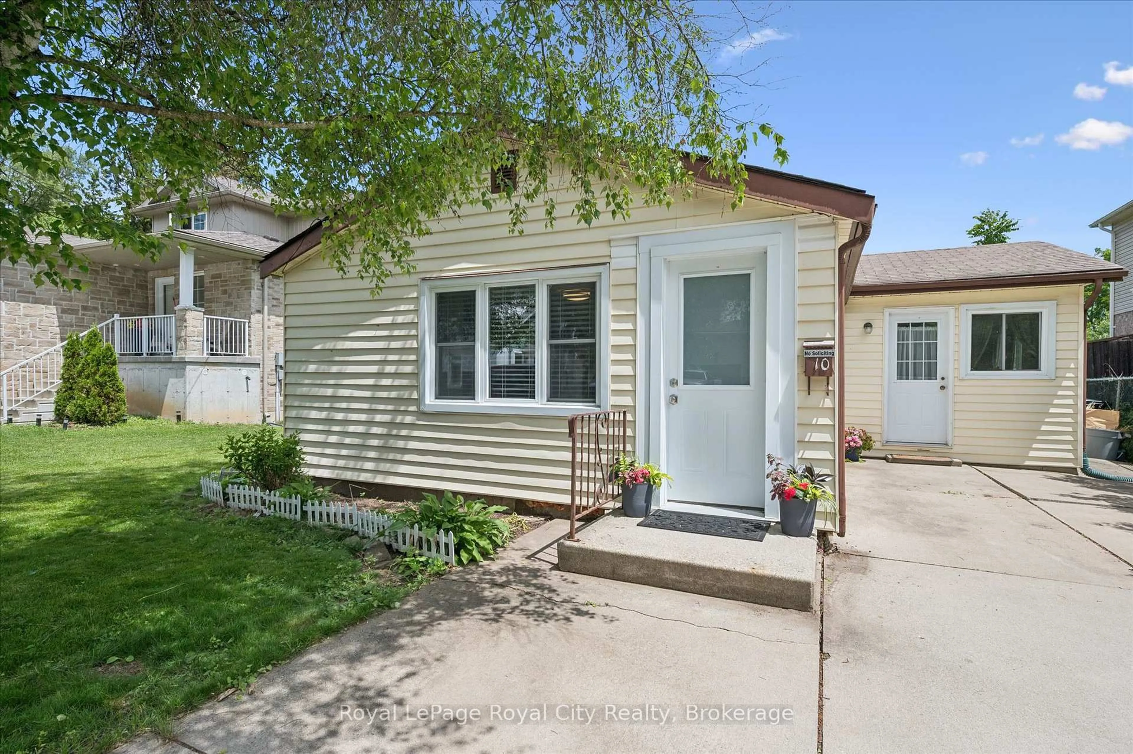 Unknown for 10 Macville Ave, Kitchener Ontario N2K 1T1
