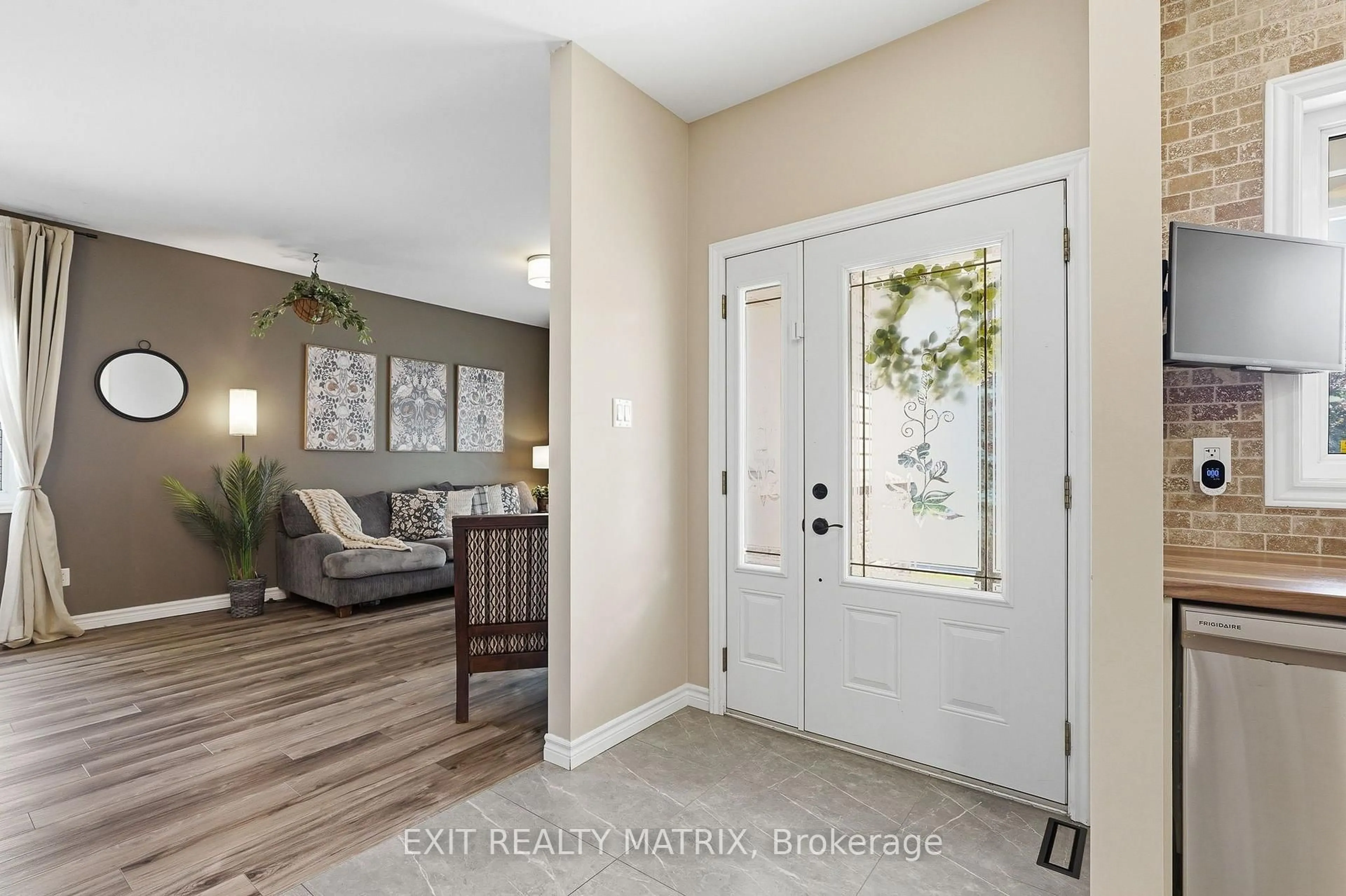 Indoor entryway for 59 First Ave, Russell Ontario K4R 1C9