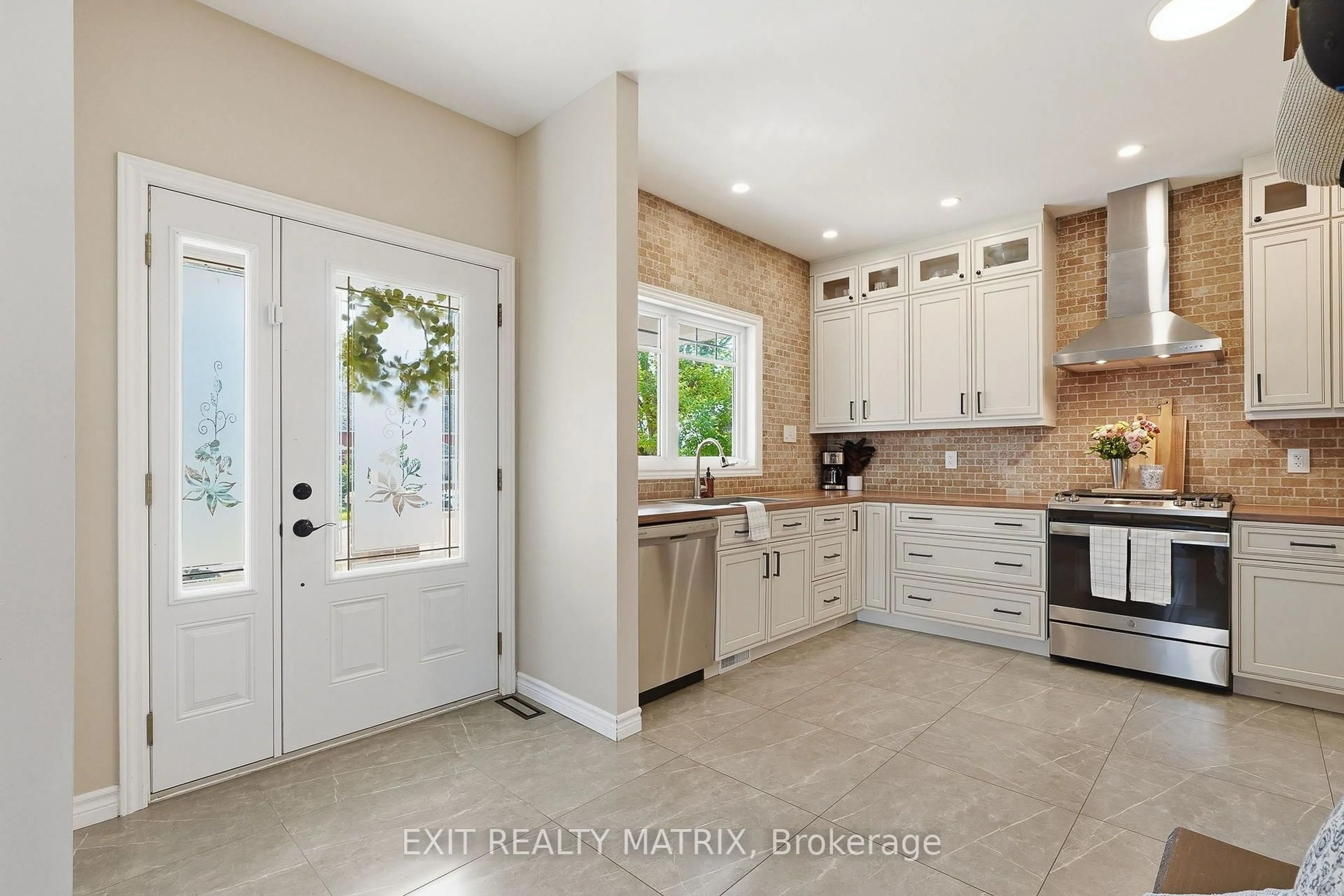Open concept kitchen, ceramic/tile floor for 59 First Ave, Russell Ontario K4R 1C9