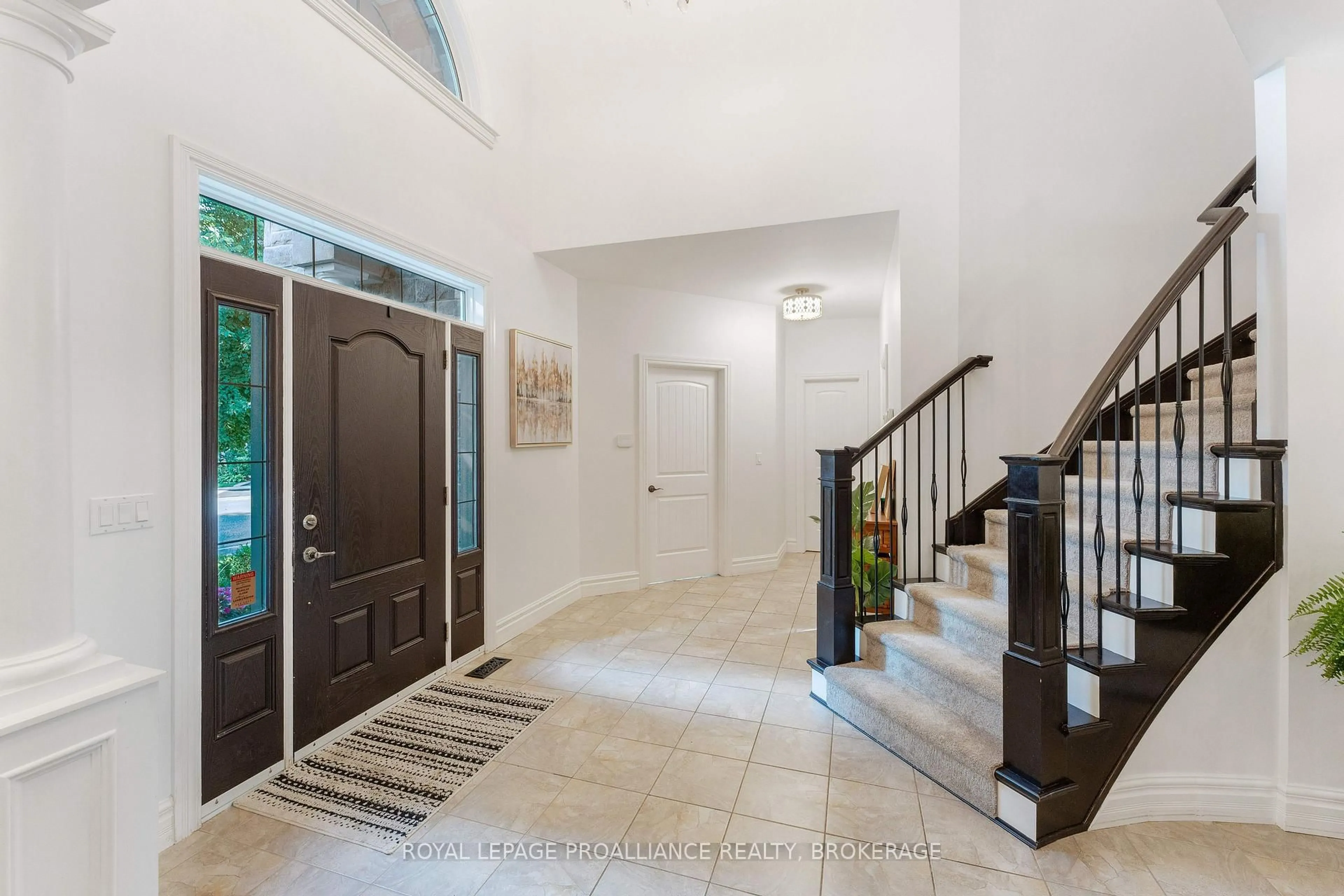 Indoor foyer for 81 Kenwoods Circ, Kingston Ontario K7K 6Y2