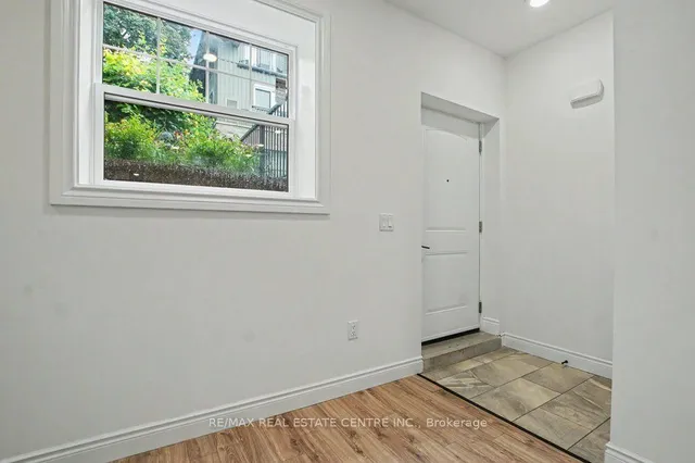 112 Union St #B105, Waterloo 5