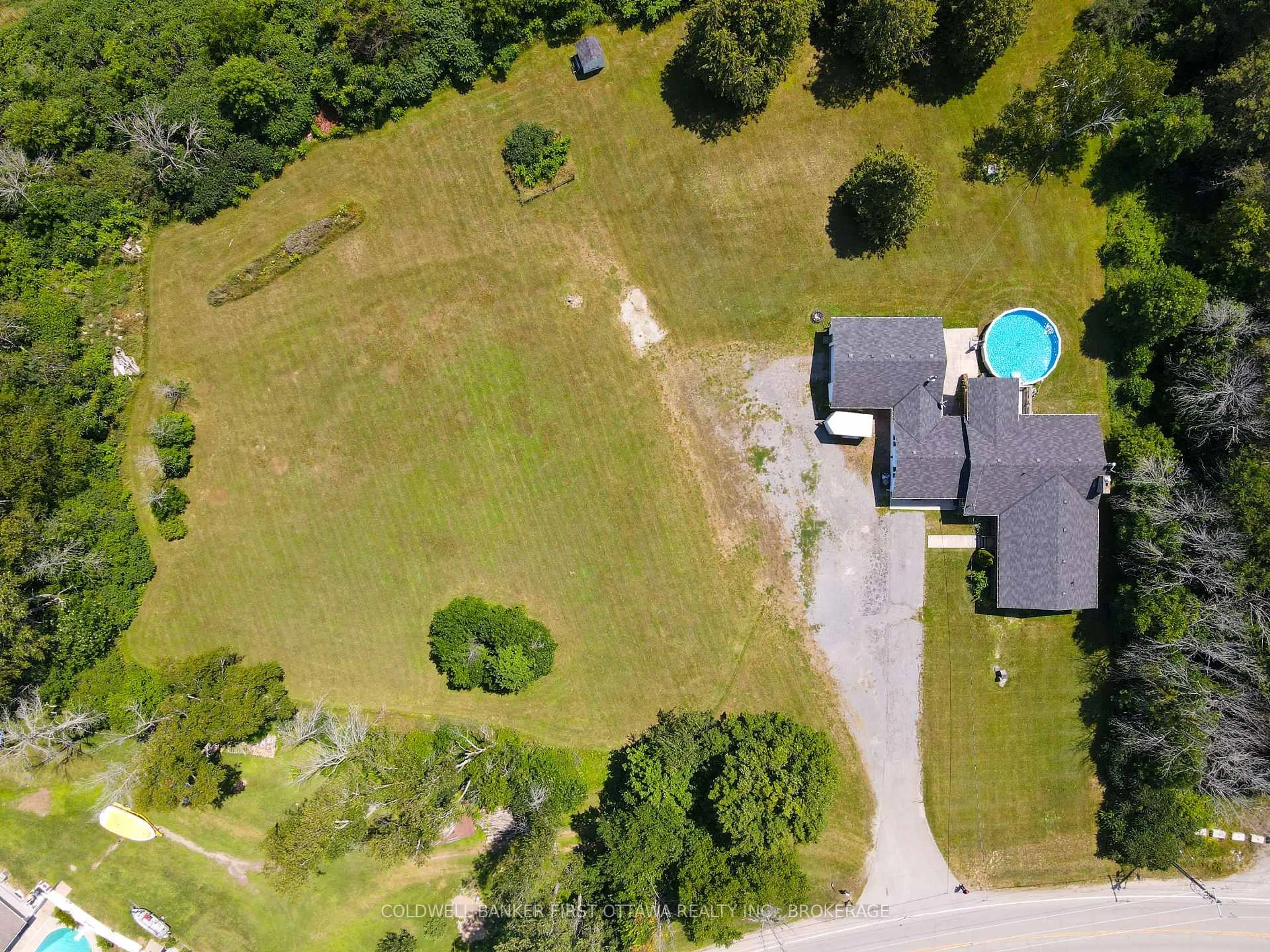A pic from outside/outdoor area/front of a property/back of a property/a pic from drone, unknown for 31 Station Rd, Front of Leeds & Seeleys Bay Ontario K7G 2V3