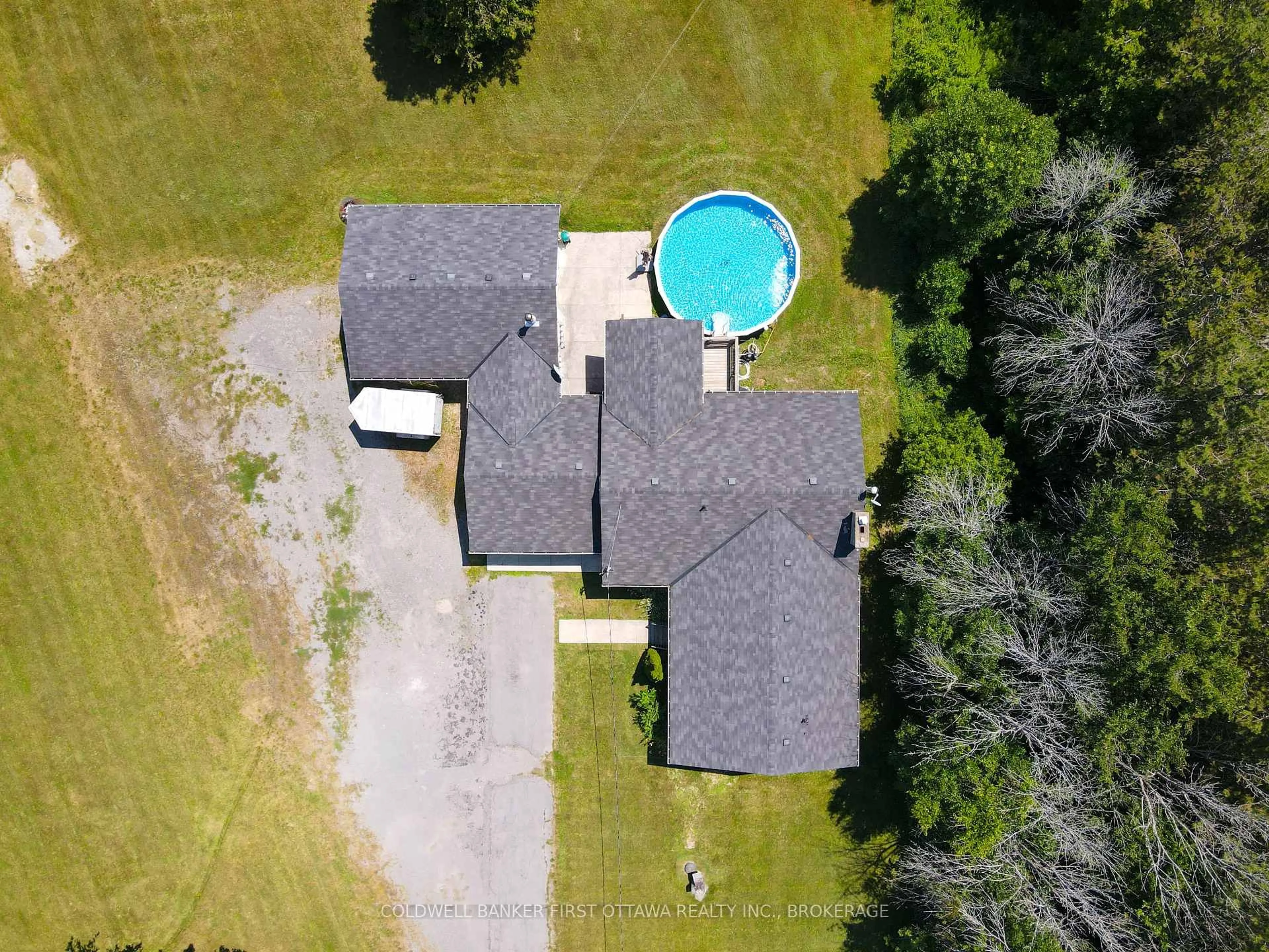 A pic from outside/outdoor area/front of a property/back of a property/a pic from drone, unknown for 31 Station Rd, Front of Leeds & Seeleys Bay Ontario K7G 2V3