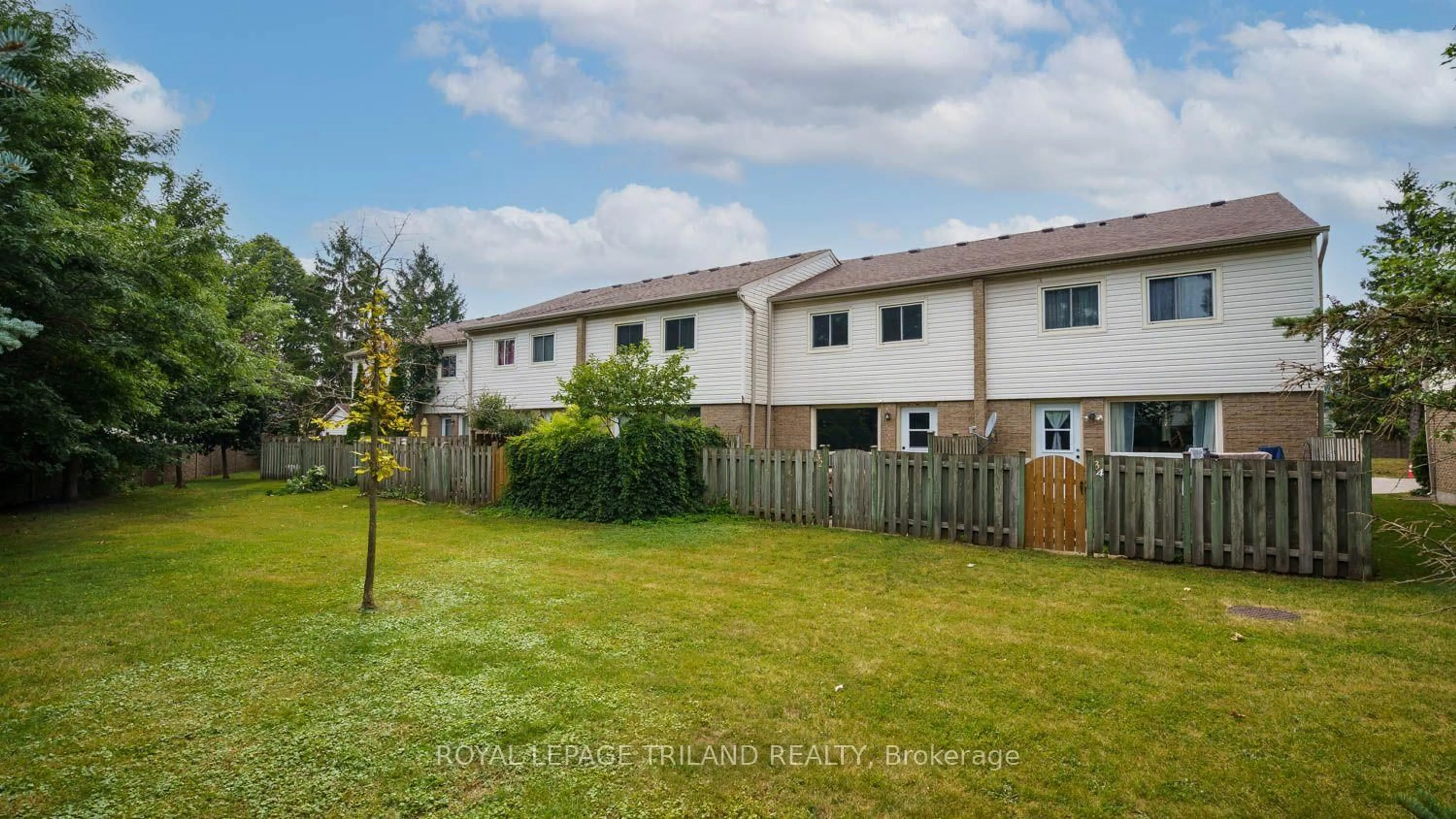A pic from outside/outdoor area/front of a property/back of a property/a pic from drone, street for 1600 Culver Dr #32, London East Ontario N5V 3H5