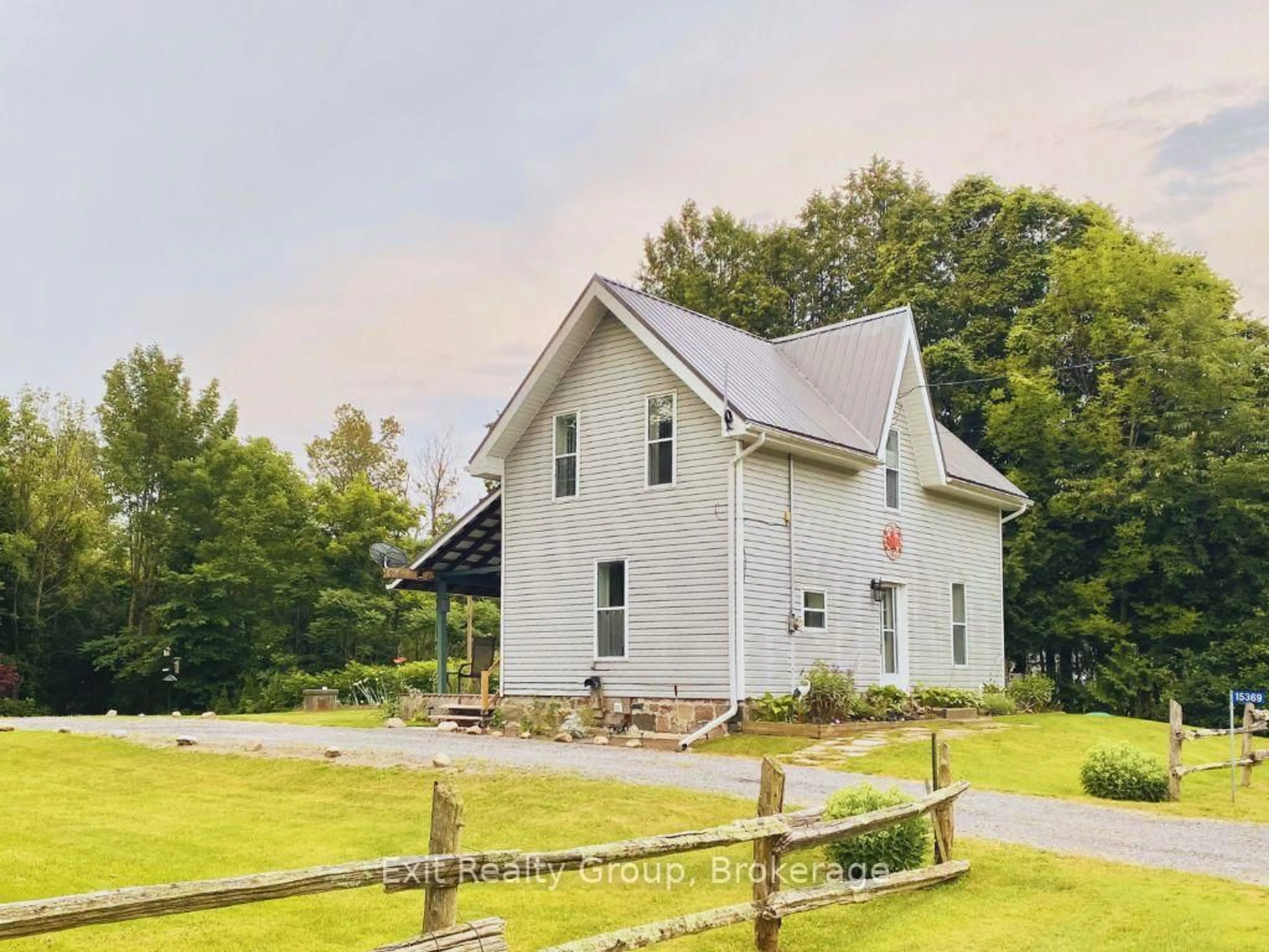 A pic from outside/outdoor area/front of a property/back of a property/a pic from drone, building for 15369 Little Lake Rd, Brighton Ontario K0K 1H0