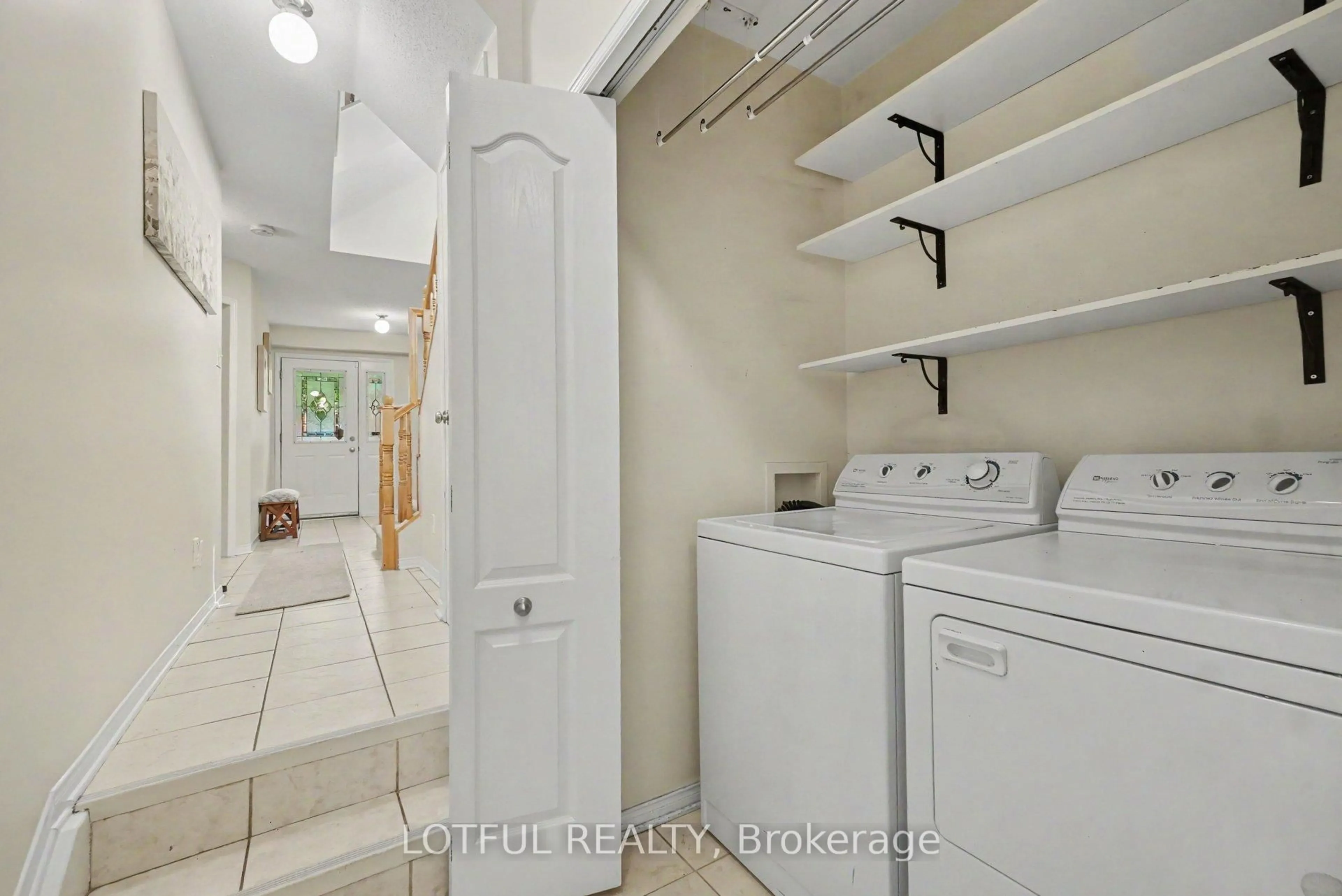 Laundry room for 68 Metropole Private, Ottawa Ontario K1Z 1G1