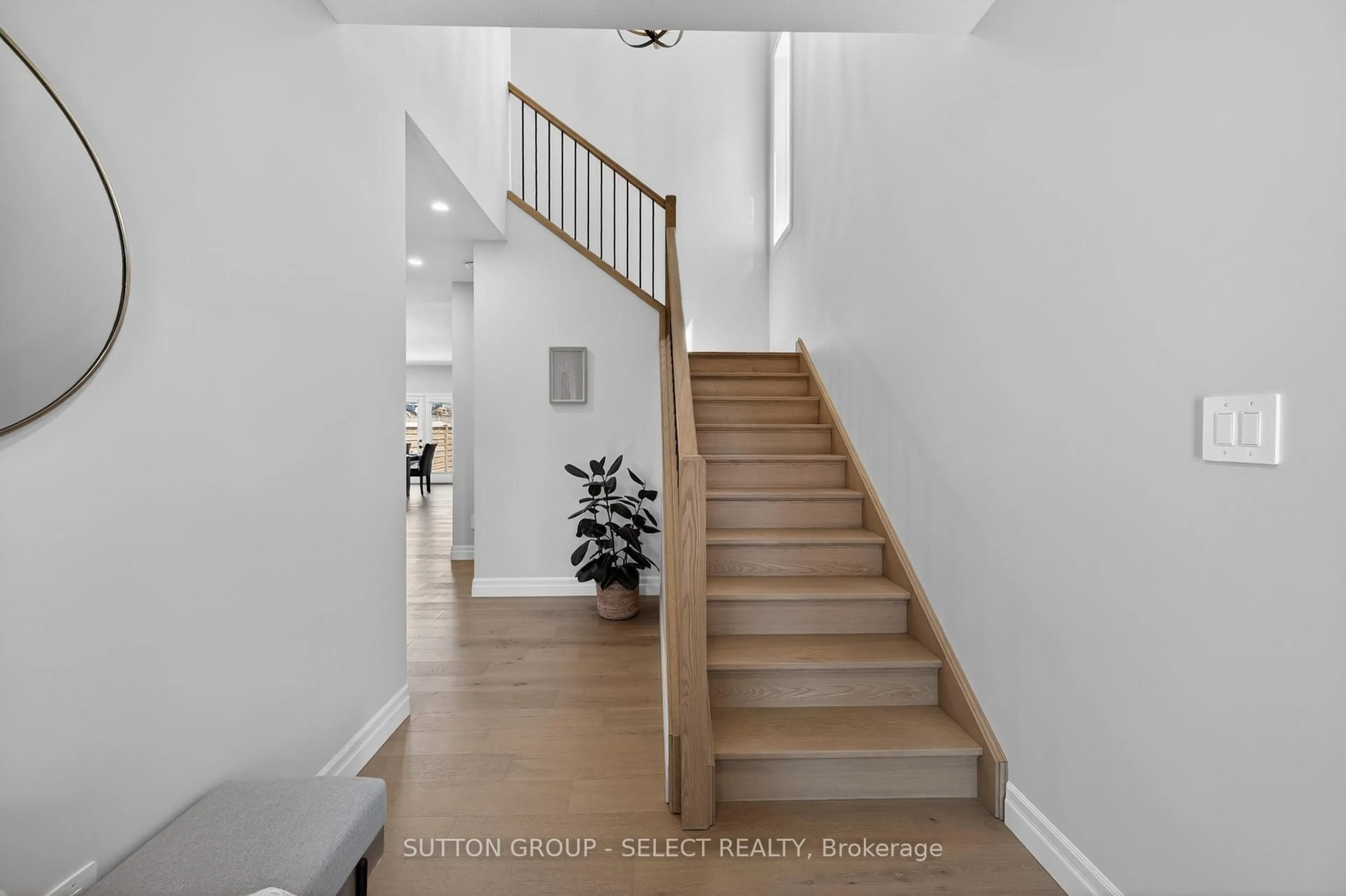 Indoor entryway for 3924 Campbell St, London South Ontario N6P 0H7