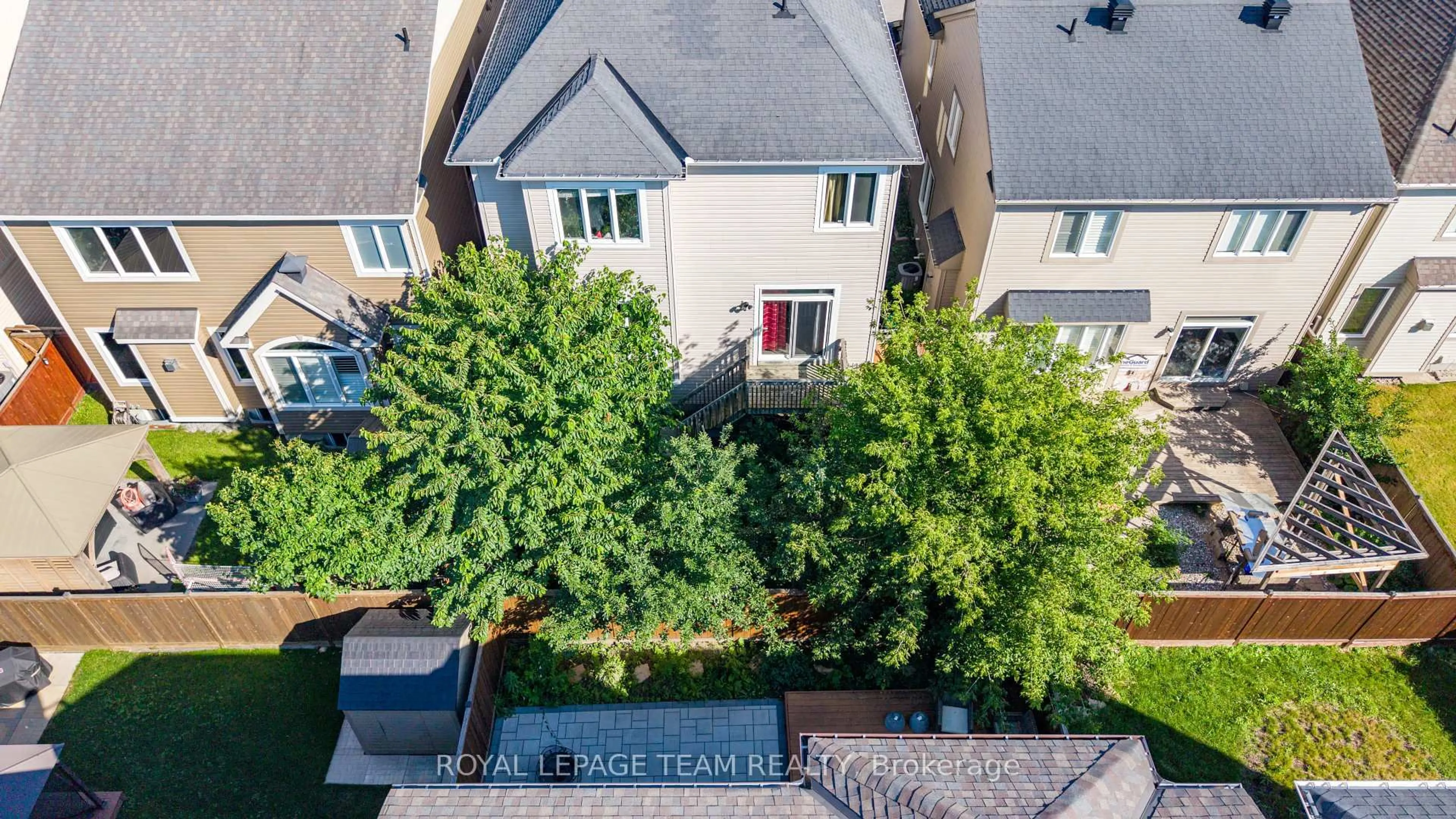 A pic from outside/outdoor area/front of a property/back of a property/a pic from drone, street for 340 Gallantry Way, Ottawa Ontario K2S 0R1