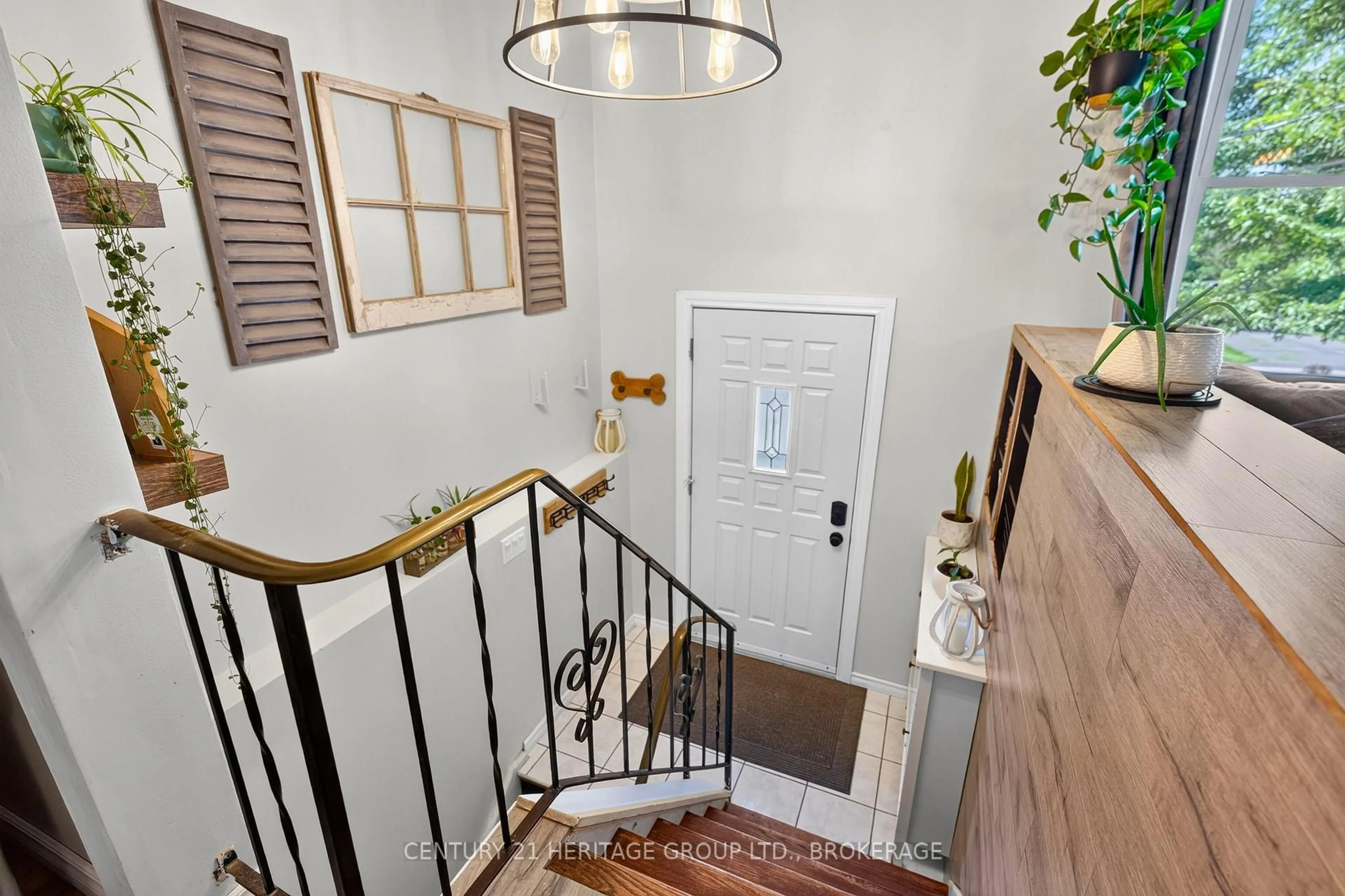 Indoor entryway for 134 Purdy Rd, Bath Ontario K0H 1G0