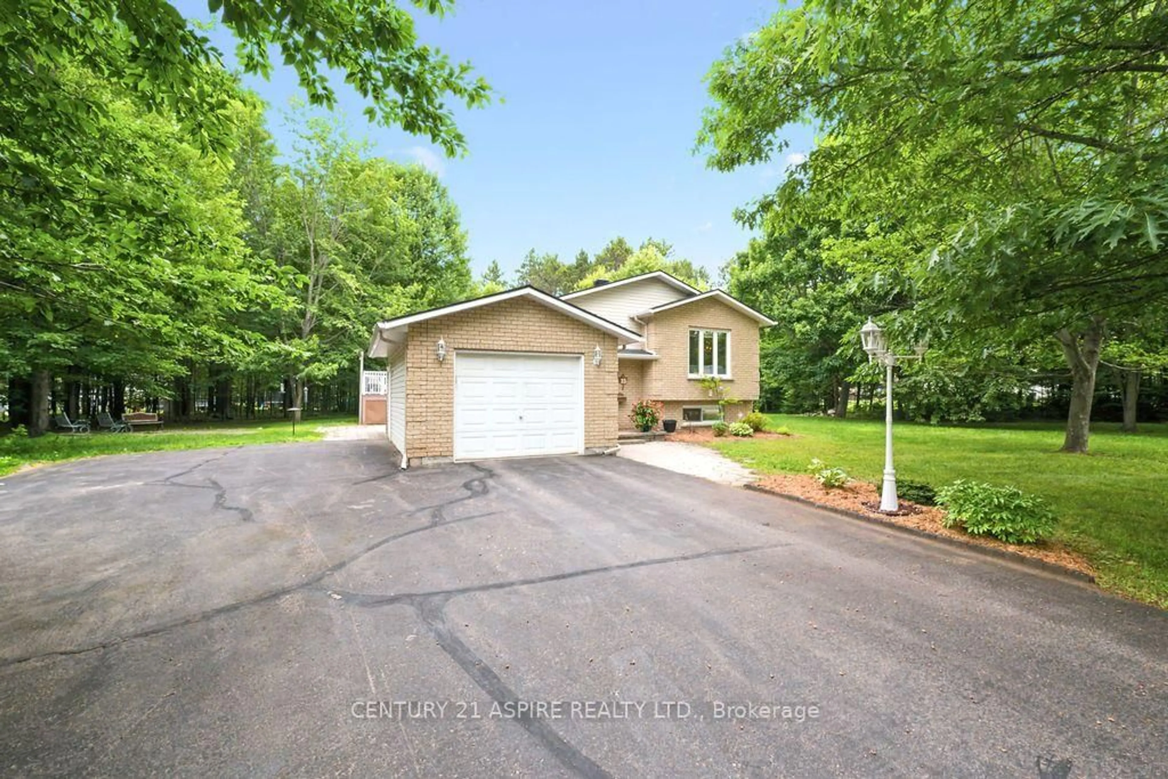 A pic from outside/outdoor area/front of a property/back of a property/a pic from drone, street for 23 Cardinal Cres, Petawawa Ontario K8H 3P1