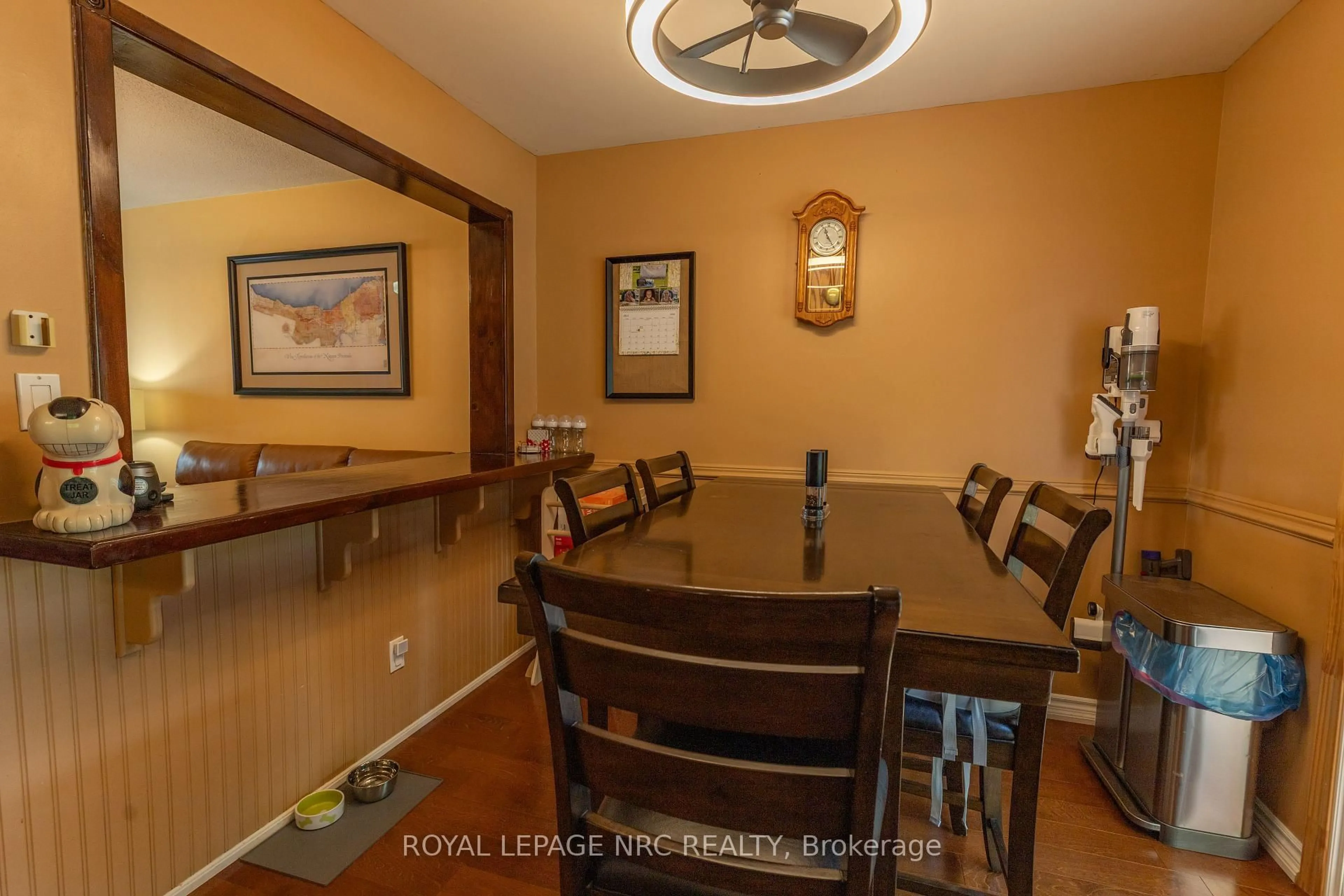 Dining room, unknown for 215 Windsor St, Welland Ontario L3C 7E4