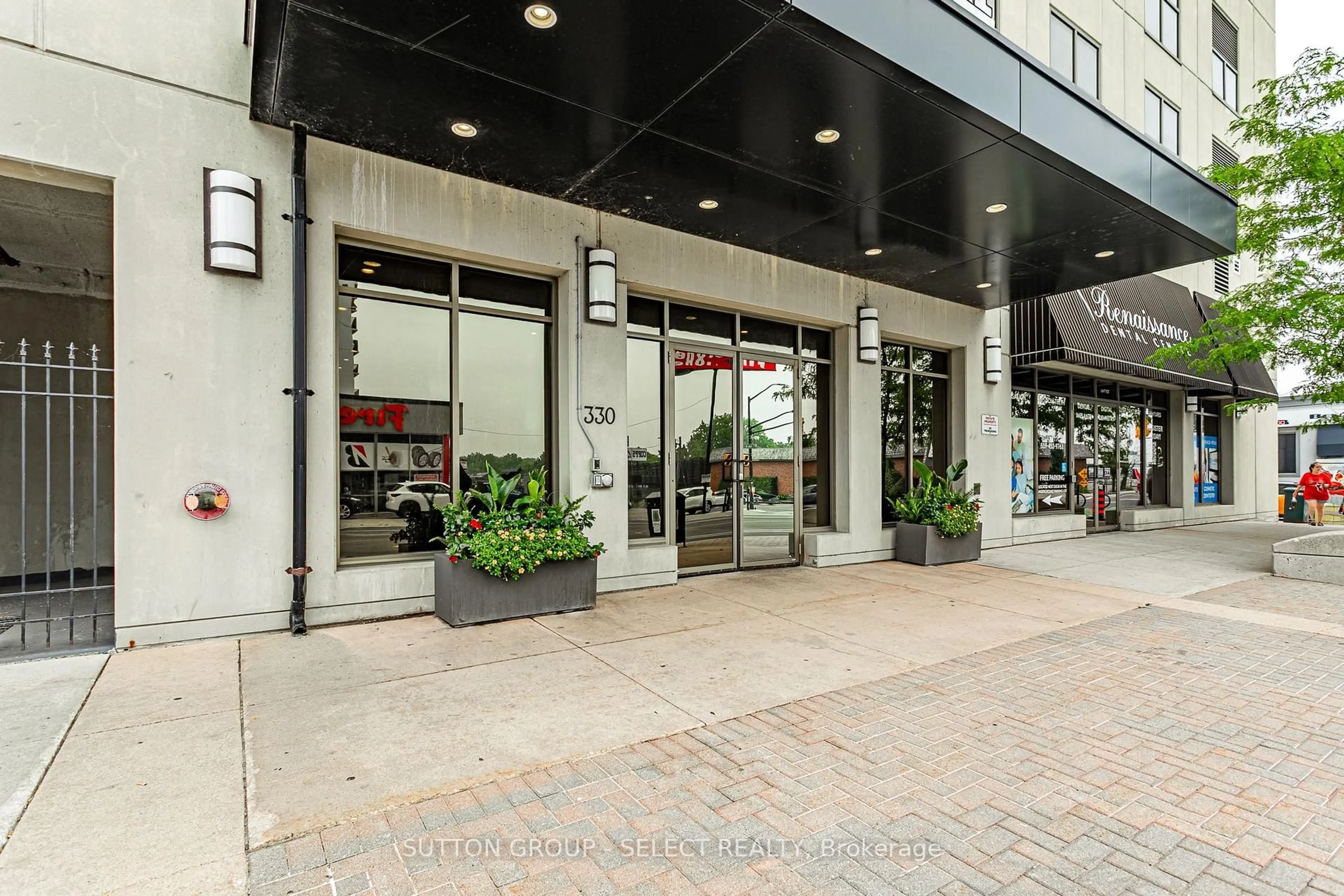 Unknown for 330 RIDOUT St #704, London East Ontario N6A 0A7