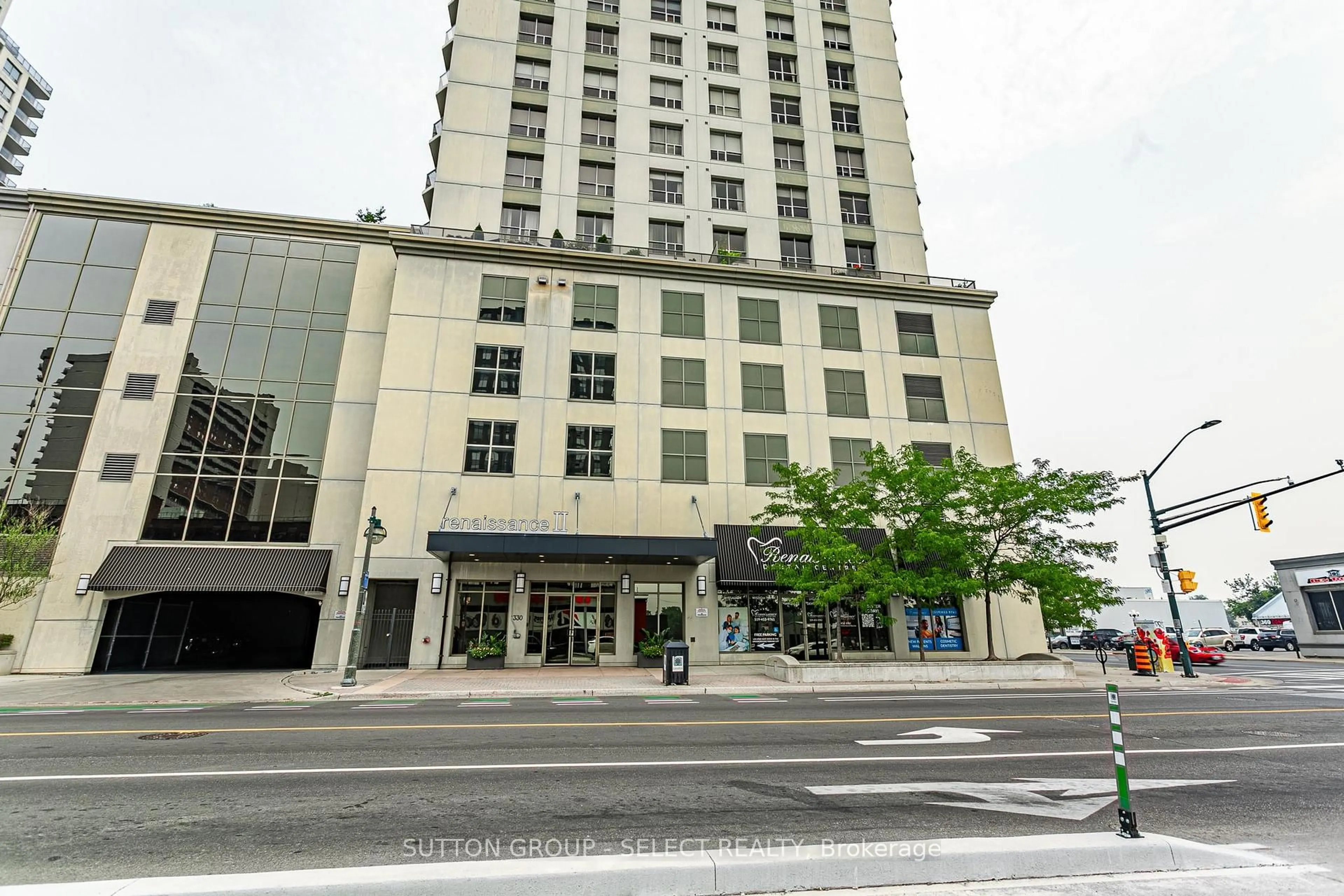 Indoor foyer for 330 RIDOUT St #704, London East Ontario N6A 0A7