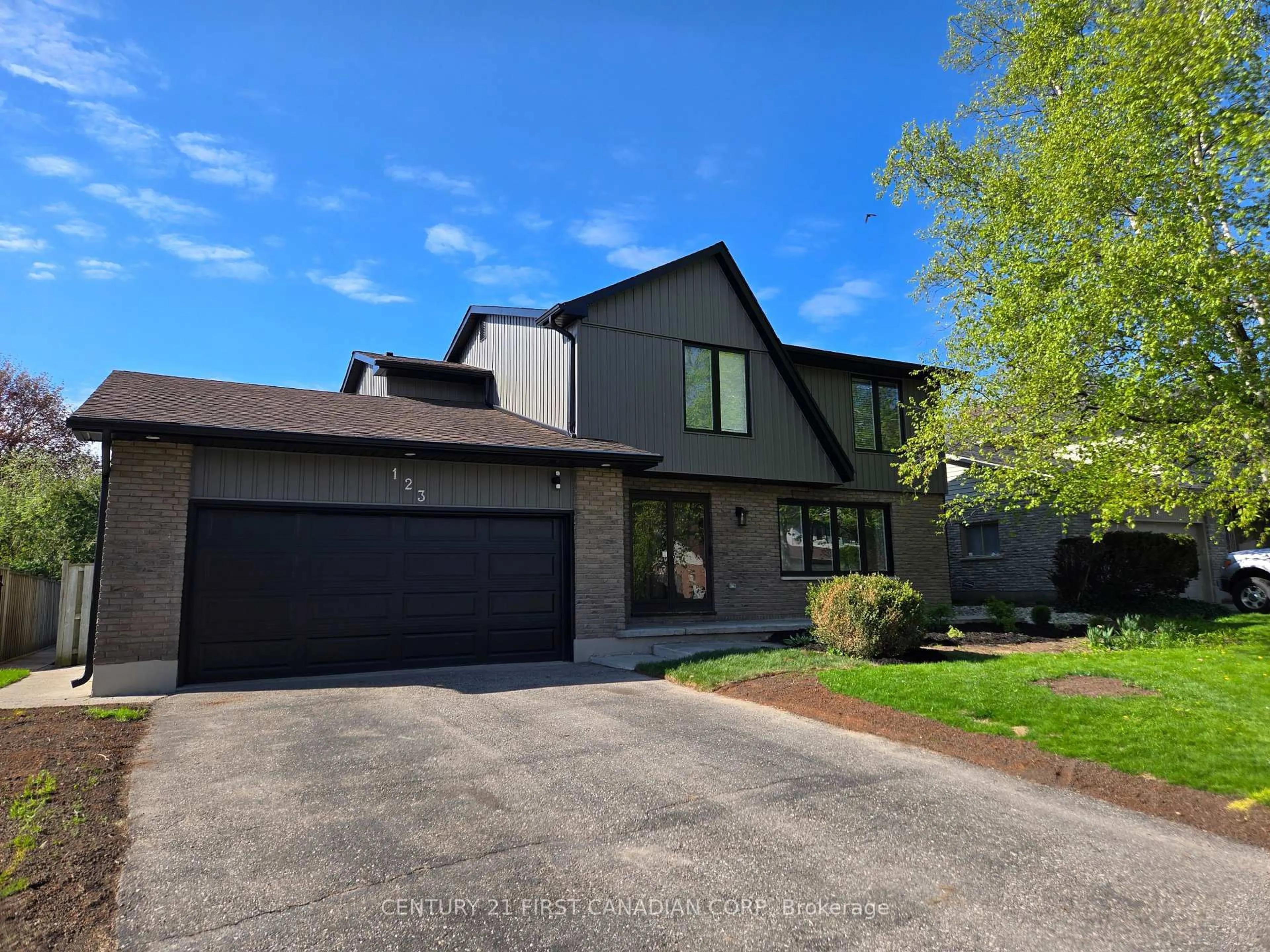Unknown for 123 HILLSMOUNT Cres, London South Ontario N6K 1V6