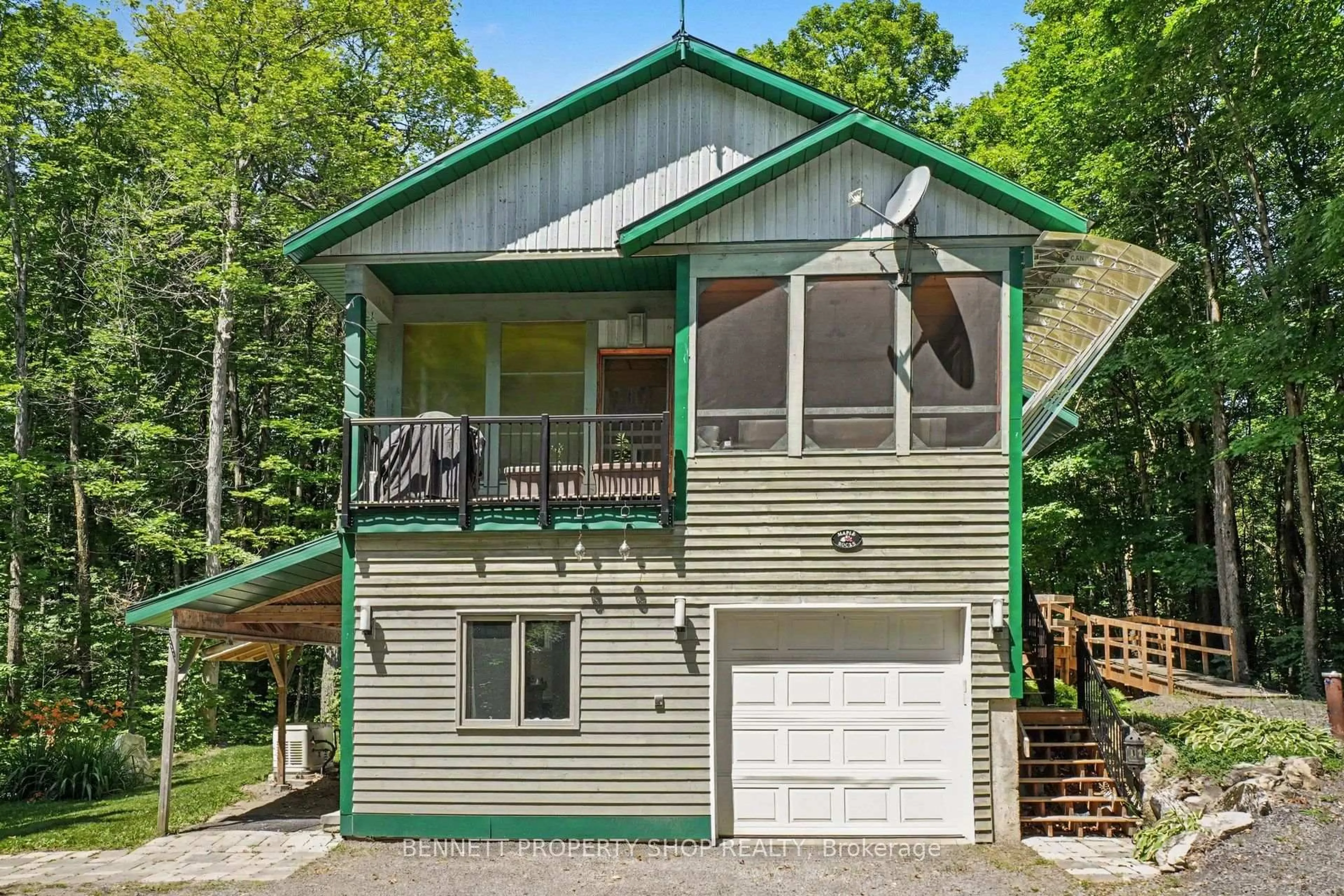 Home with vinyl exterior material, unknown for 5149 Carp Rd, Kinburn Ontario K0A 2H0
