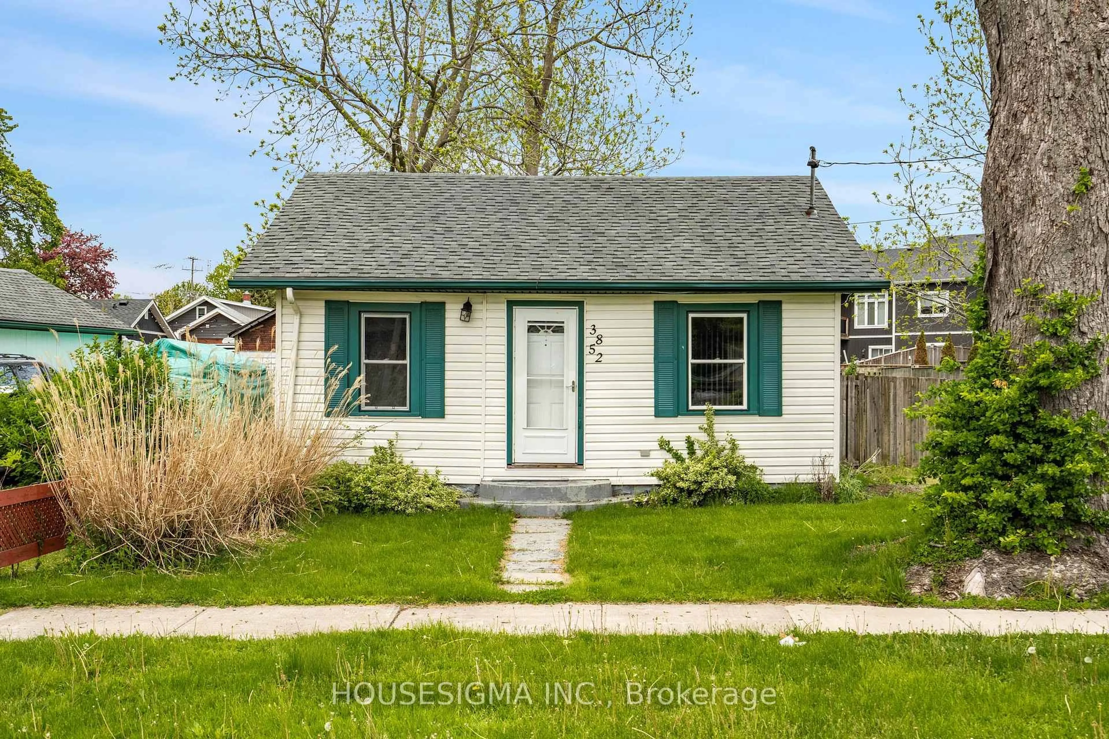 Home with vinyl exterior material, street for 3852 Brunswick Ave, Fort Erie Ontario L0S 1B0