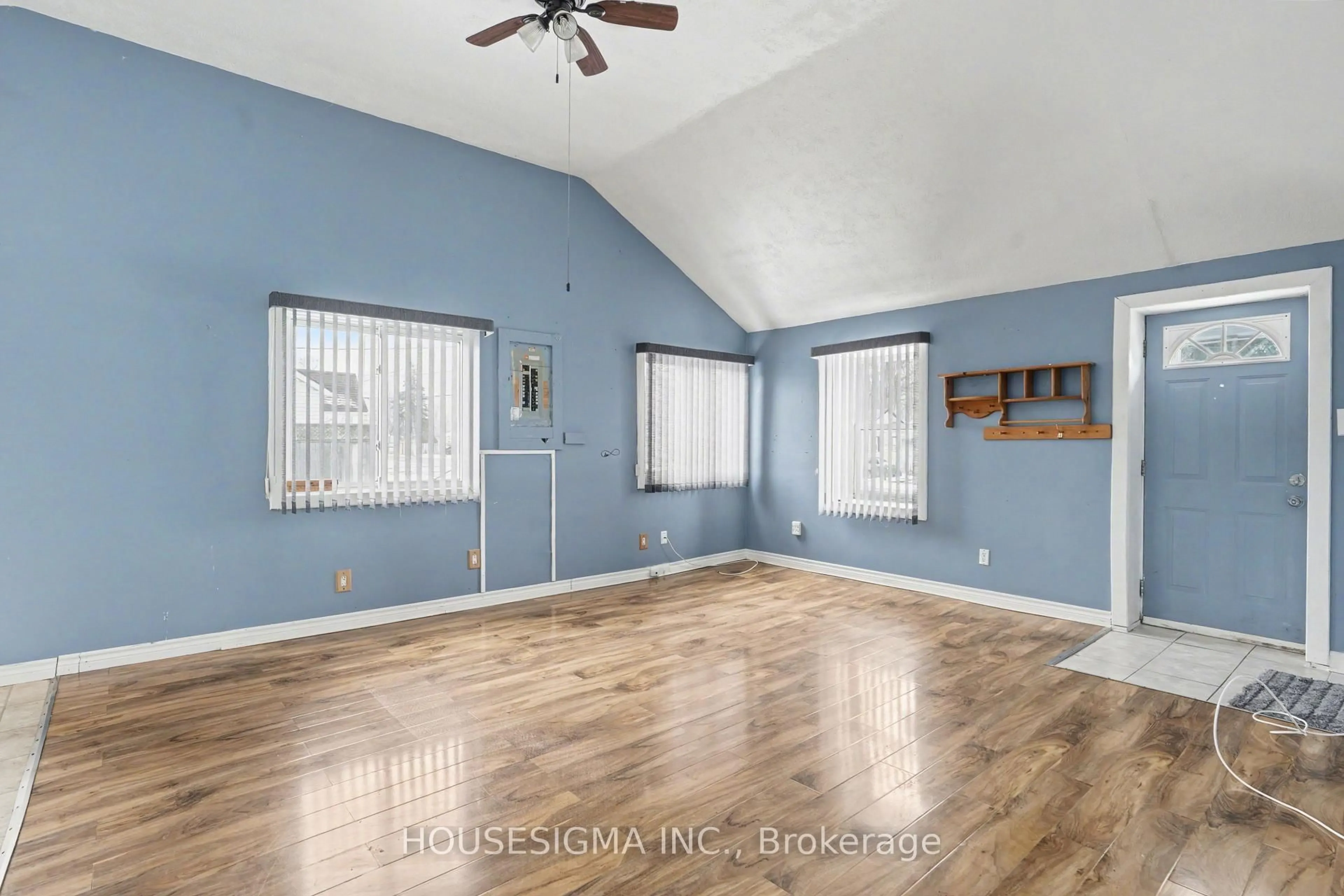 A pic of a room for 3852 Brunswick Ave, Fort Erie Ontario L0S 1B0