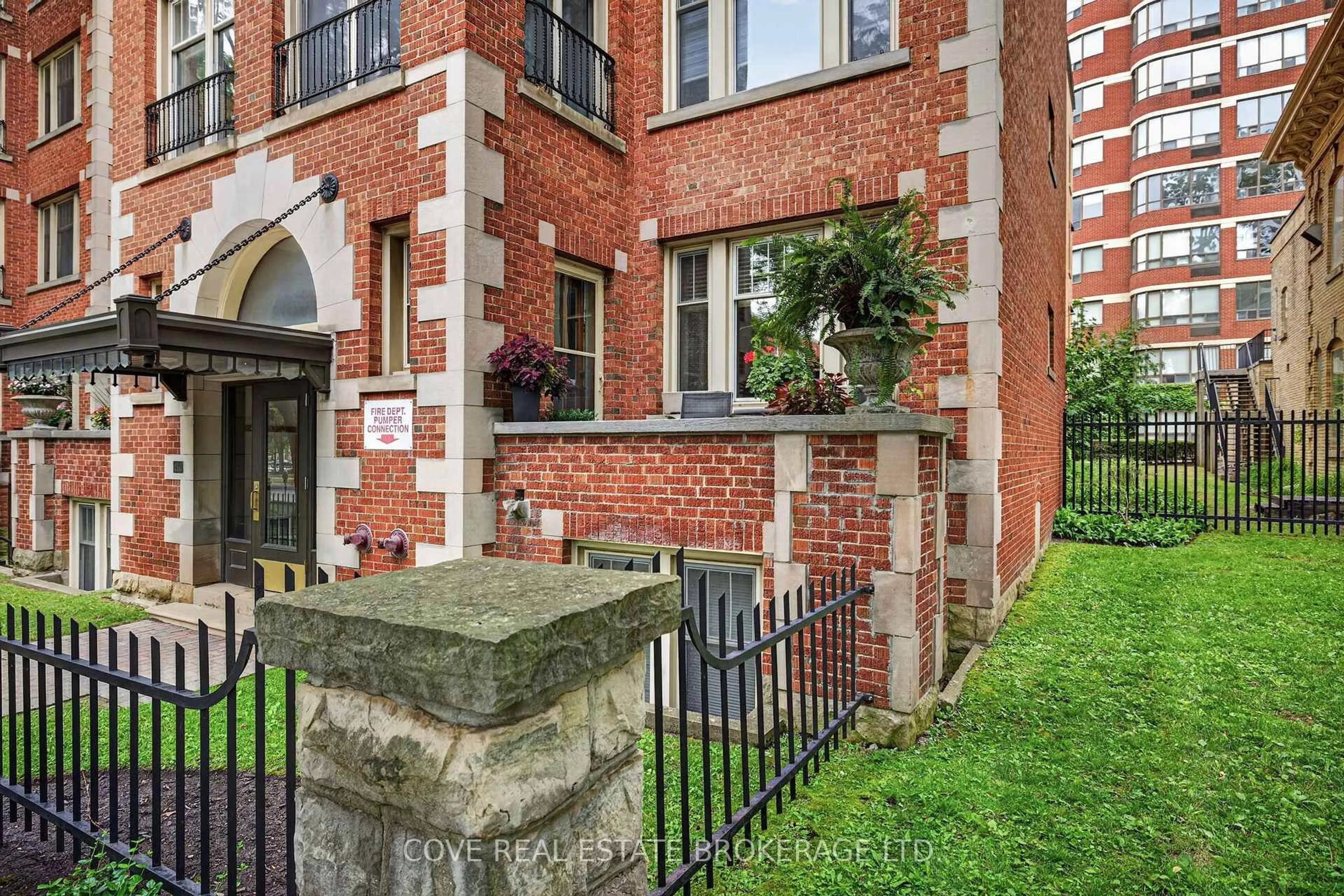 Unknown for 280 Queens Ave #104, London East Ontario N6B 1X3