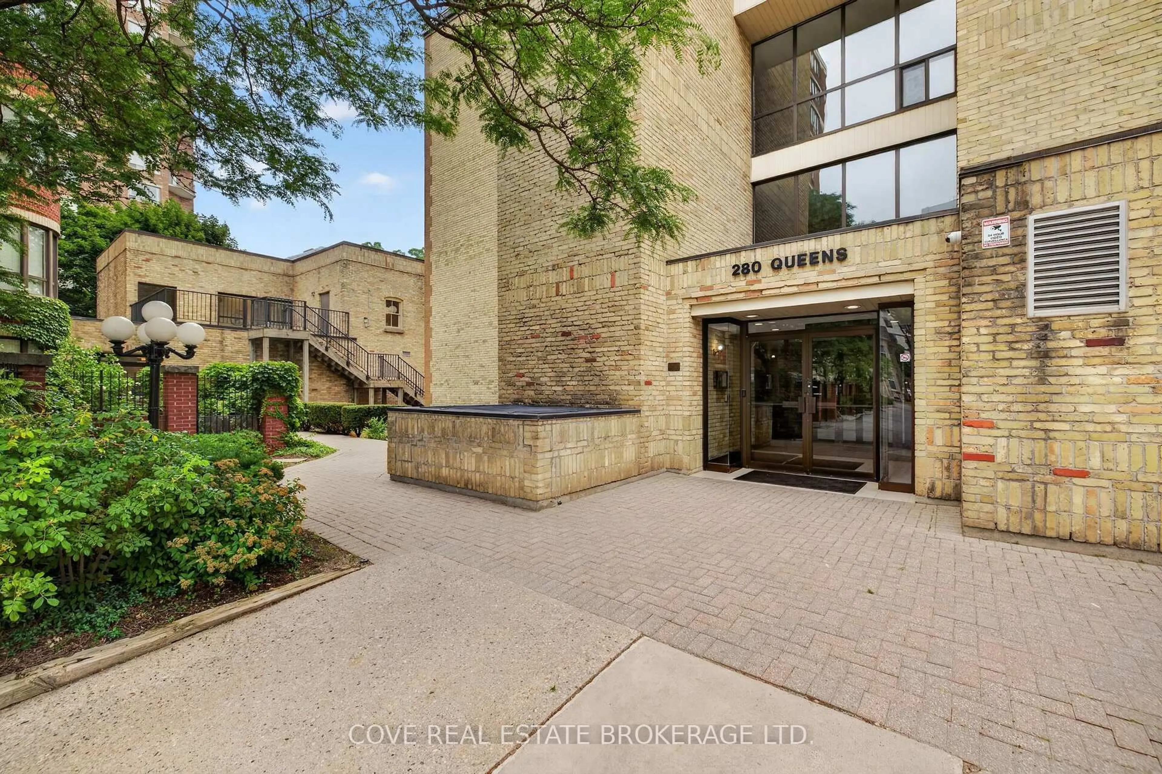 Indoor foyer for 280 Queens Ave #104, London East Ontario N6B 1X3
