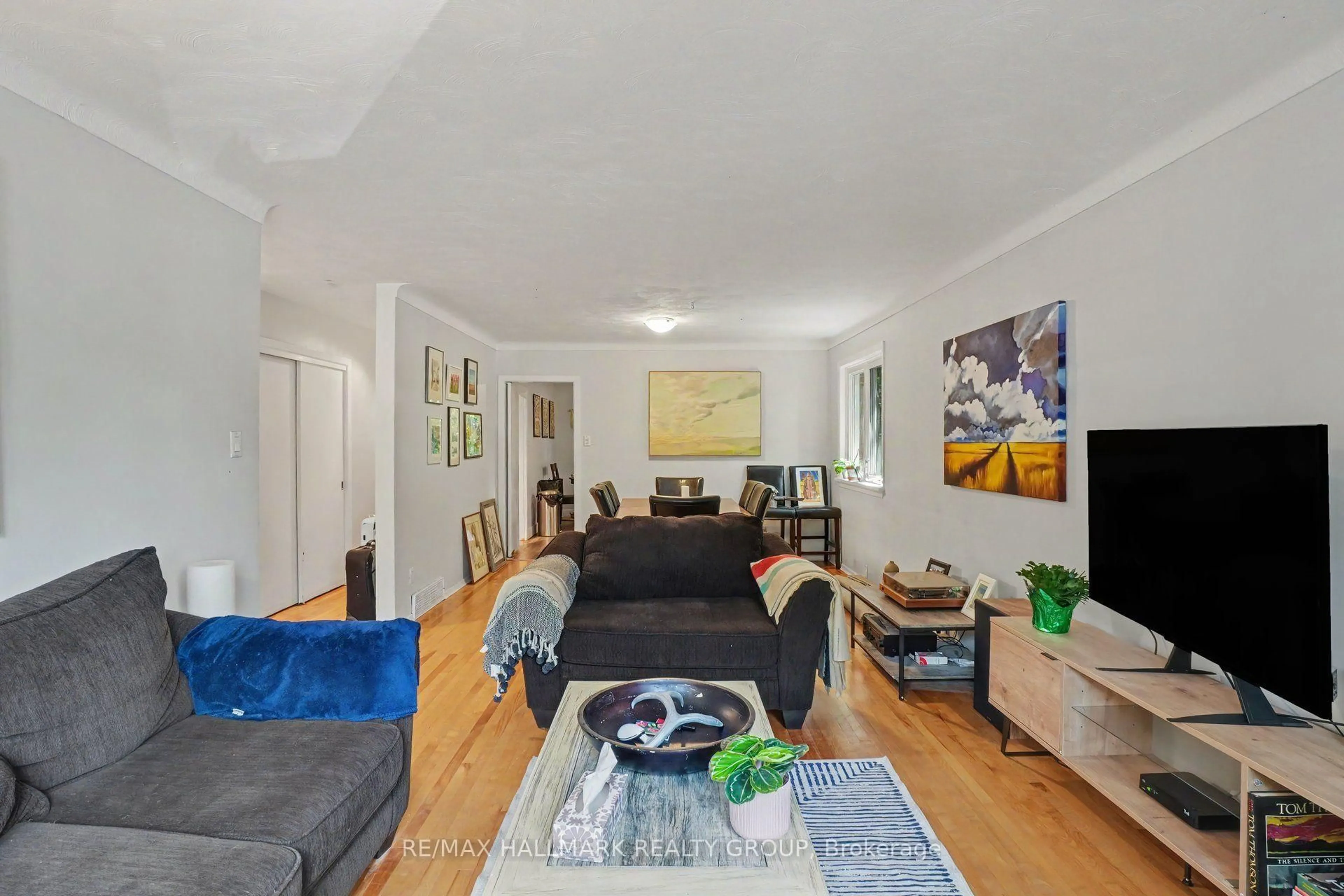 Living room with furniture, unknown for 657 Golden Ave, Ottawa Ontario K2A 2G3