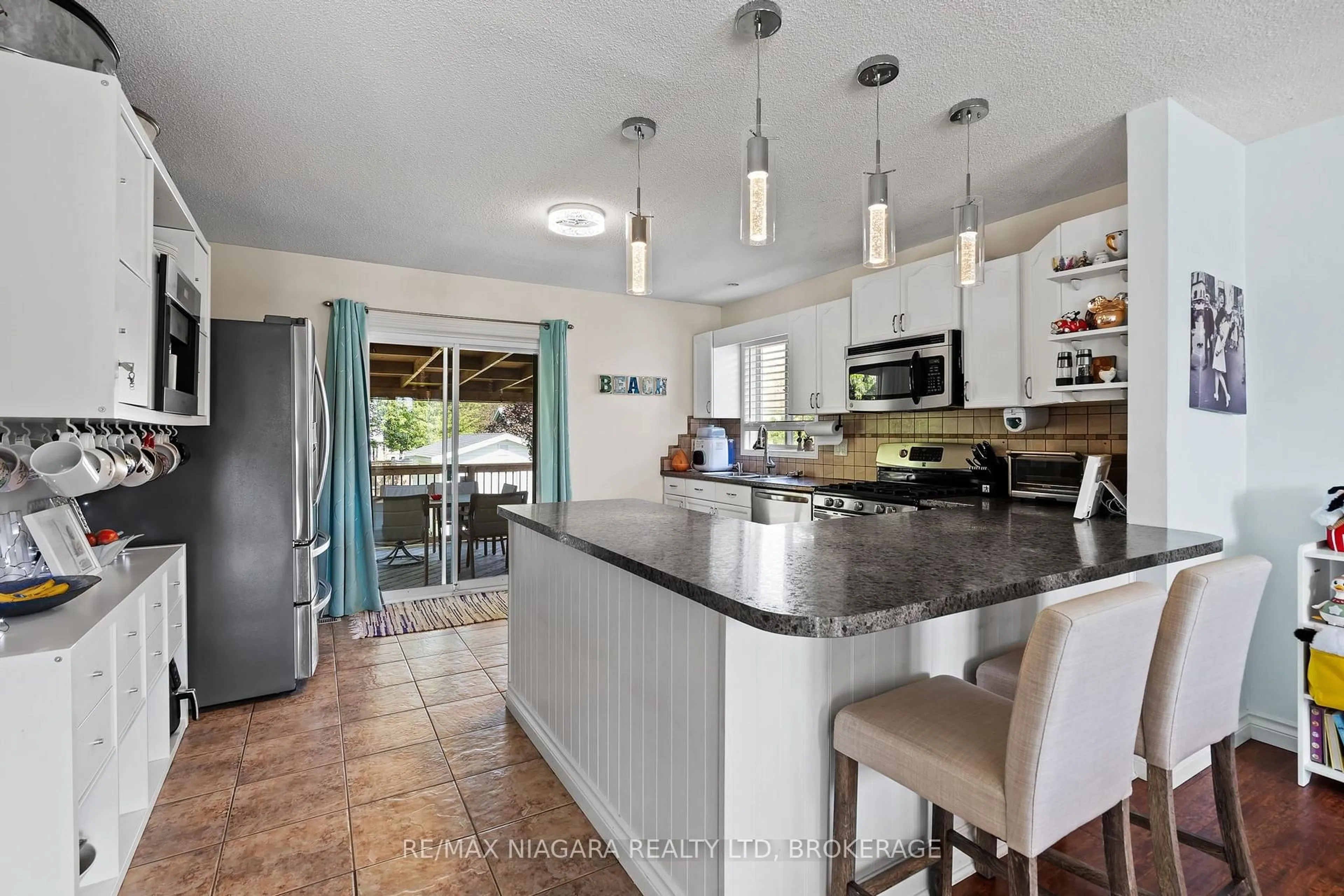 Open concept kitchen, ceramic/tile floor for 3698 Sussex Lane, Fort Erie Ontario L0S 1S0